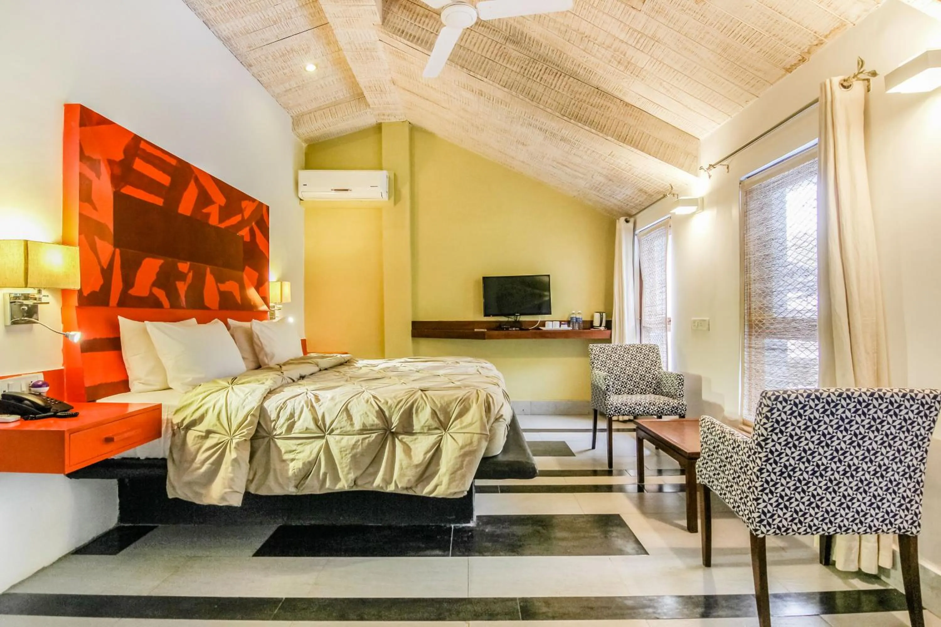 Photo of the whole room, Bed in Casa Vagator