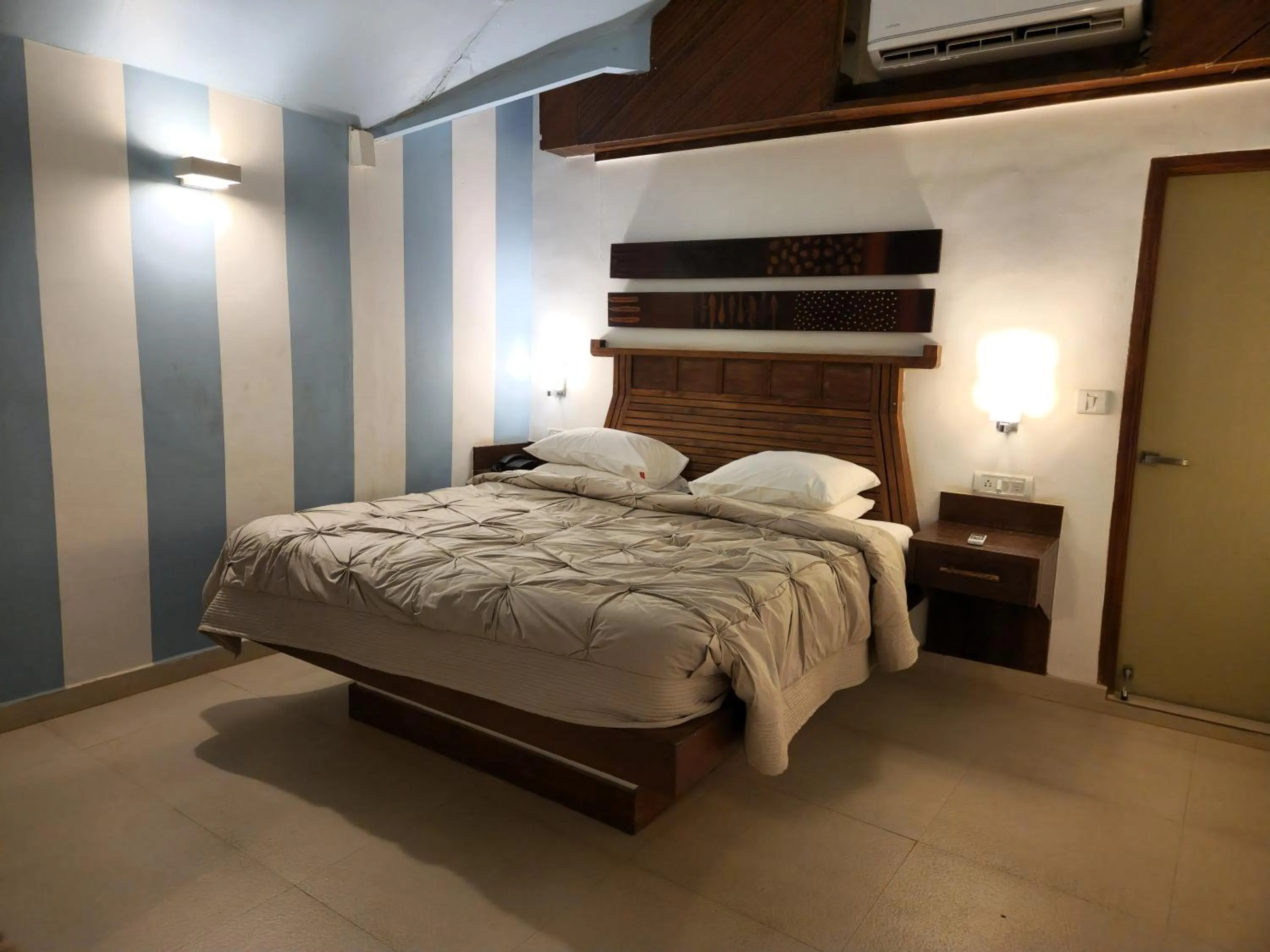 Bedroom, Bed in Casa Vagator