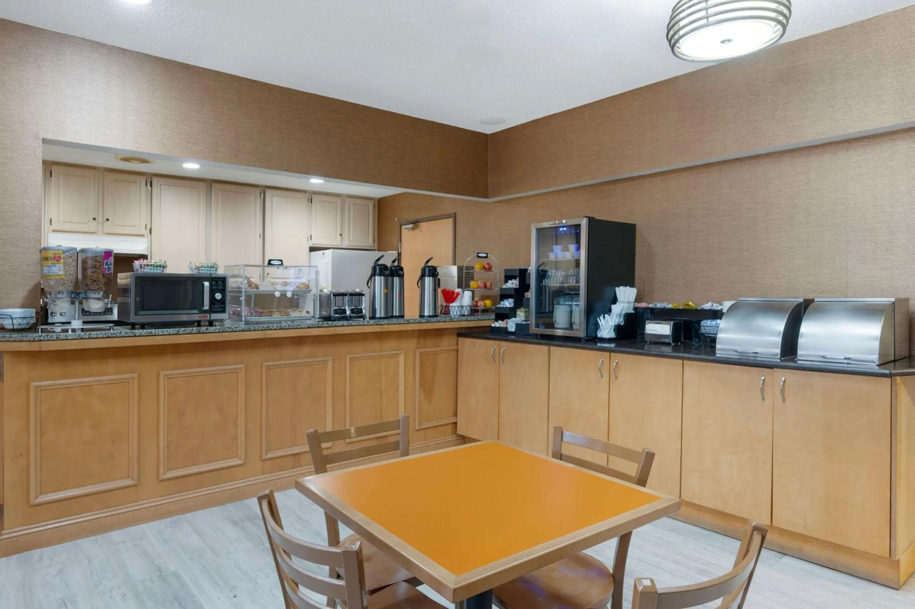 Breakfast in Best Western Circus City Inn