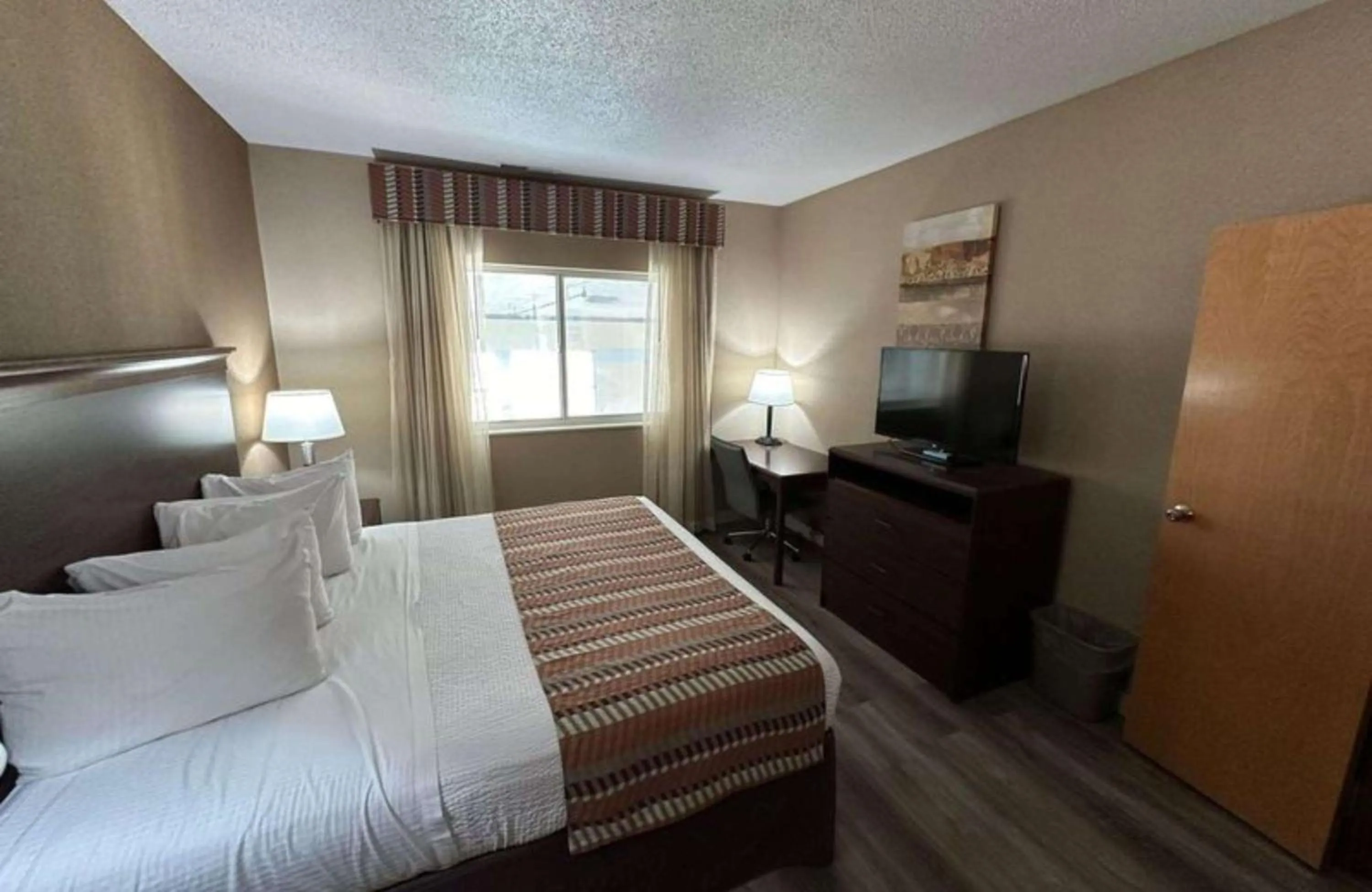 Bedroom, Bed in Best Western Circus City Inn