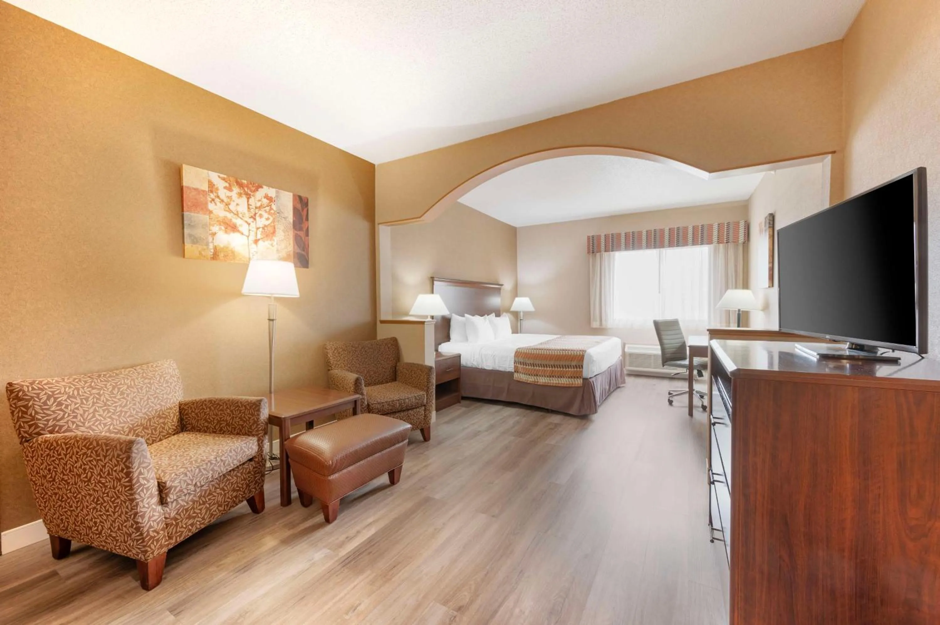 Bedroom, Bed in Best Western Circus City Inn