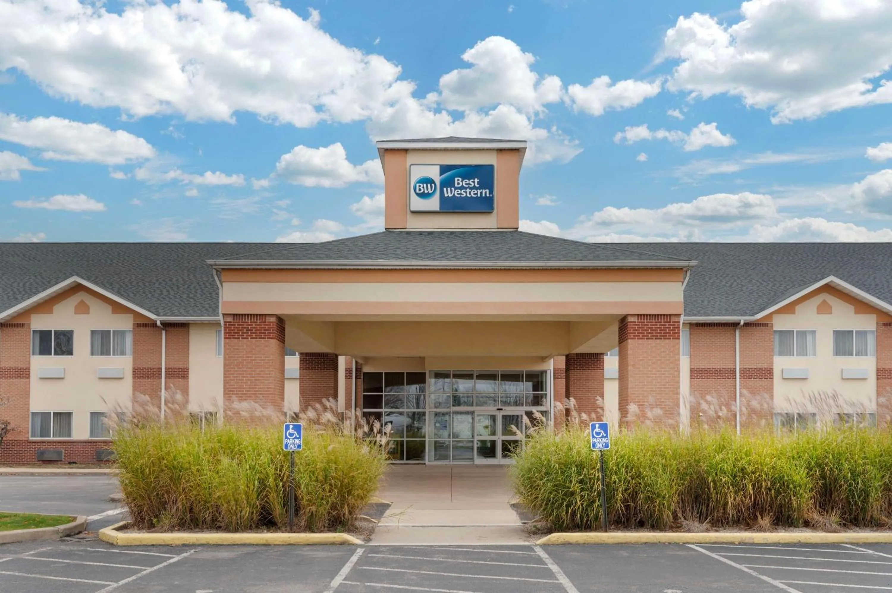 Property building in Best Western Circus City Inn