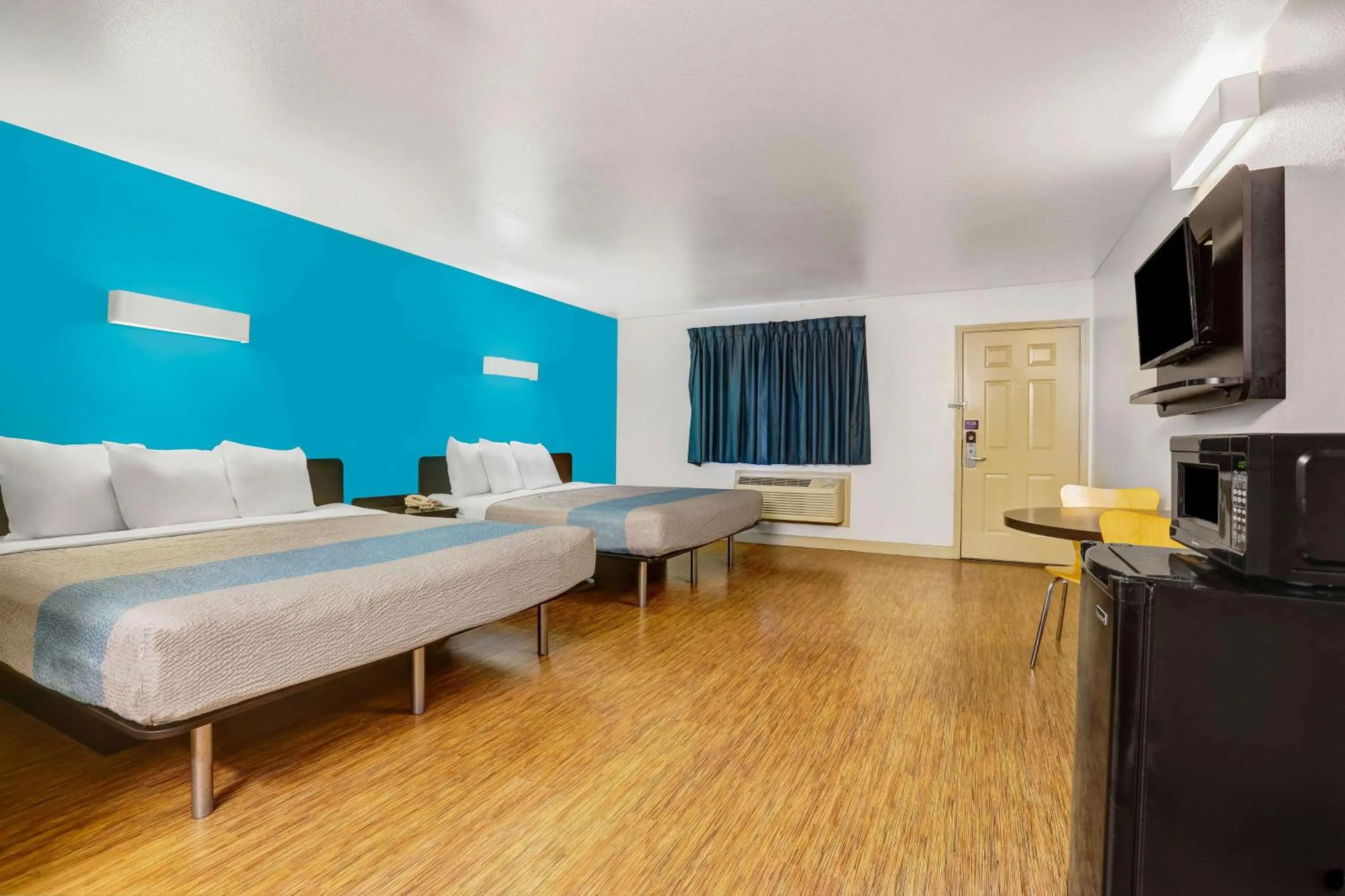 Bedroom, Bed in Motel 6-Anderson, CA - Redding Airport