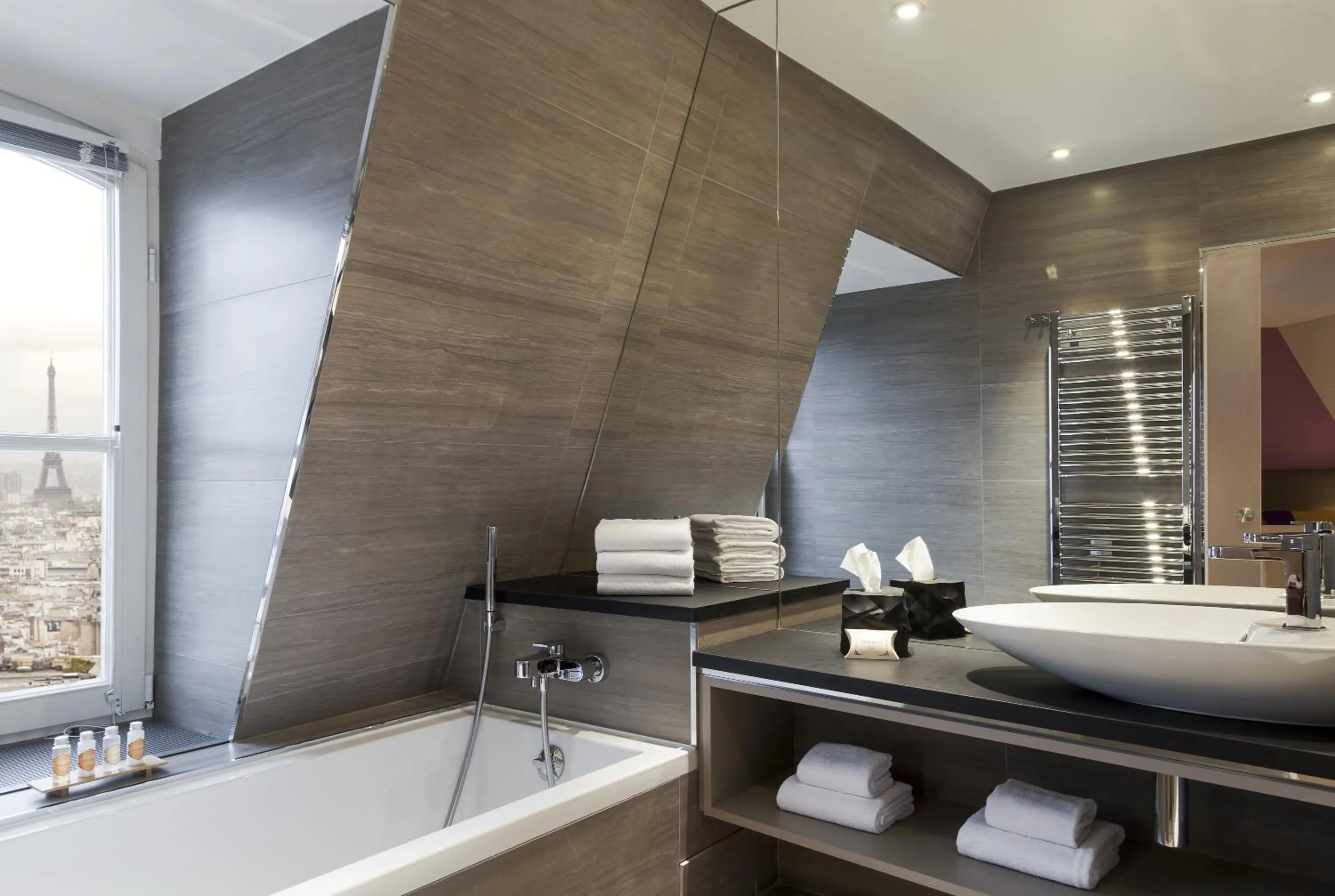 Bathroom in Timhotel Montmartre