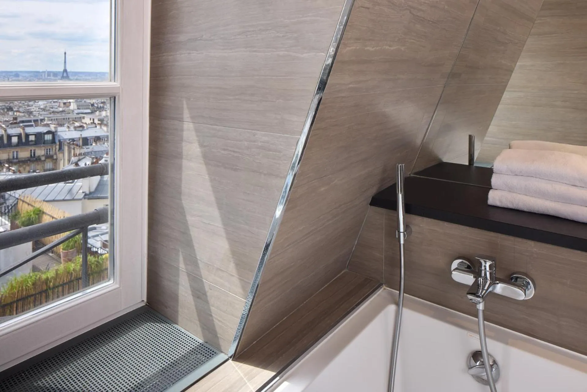 Bathroom in Timhotel Montmartre