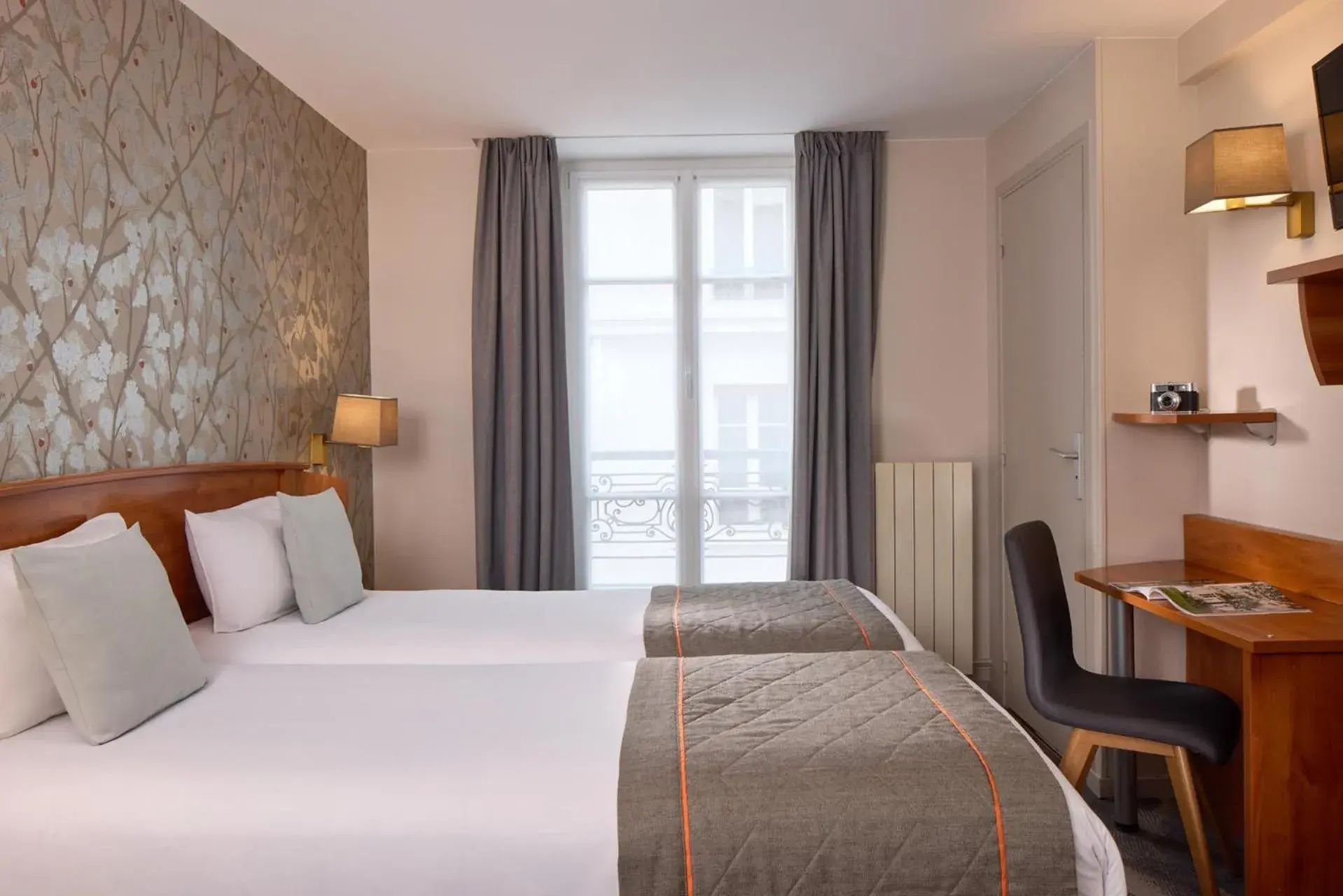 Comfort Twin Room in Timhotel Montmartre Comfort Twin Room in Timhotel Montmartre