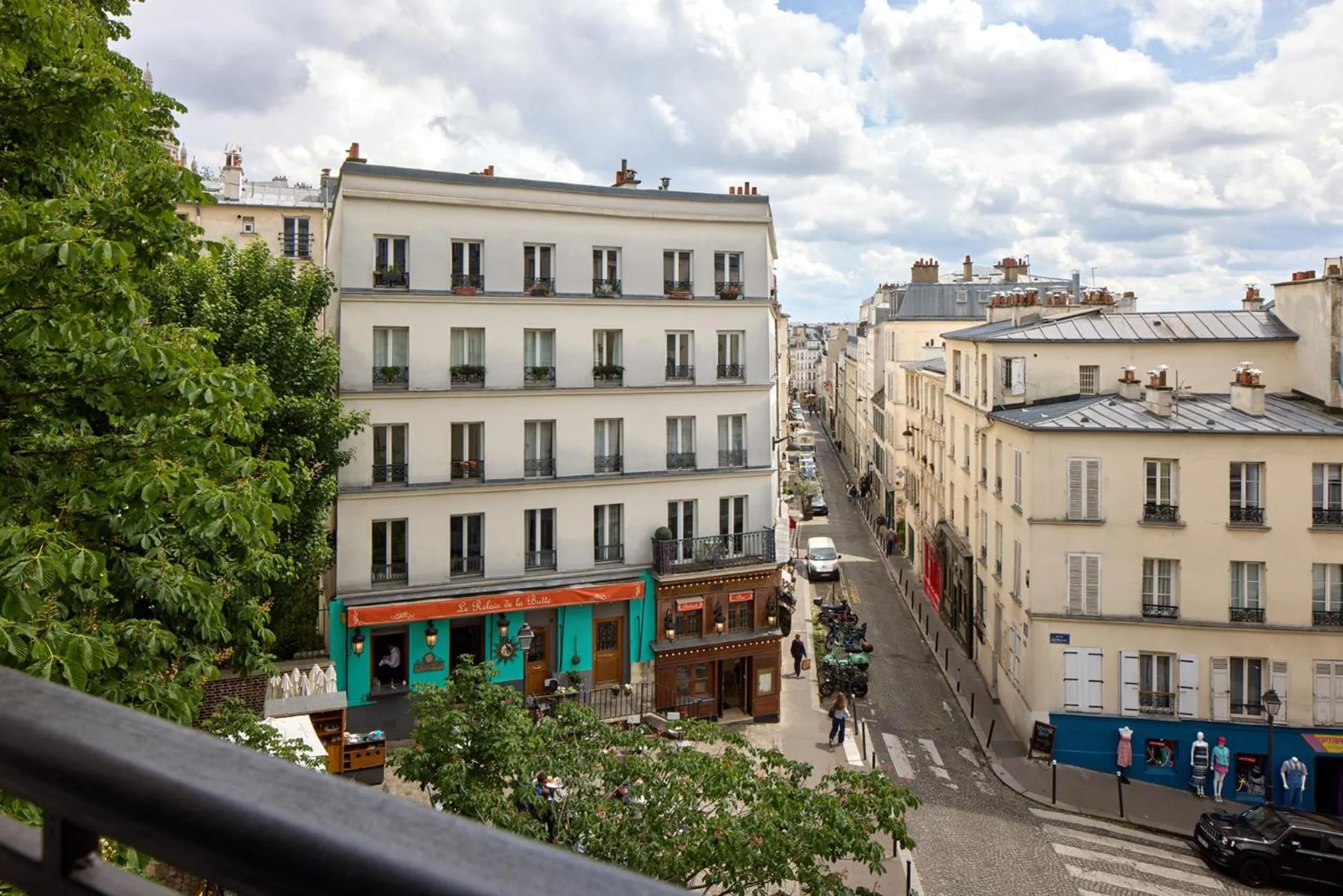 City view in Timhotel Montmartre