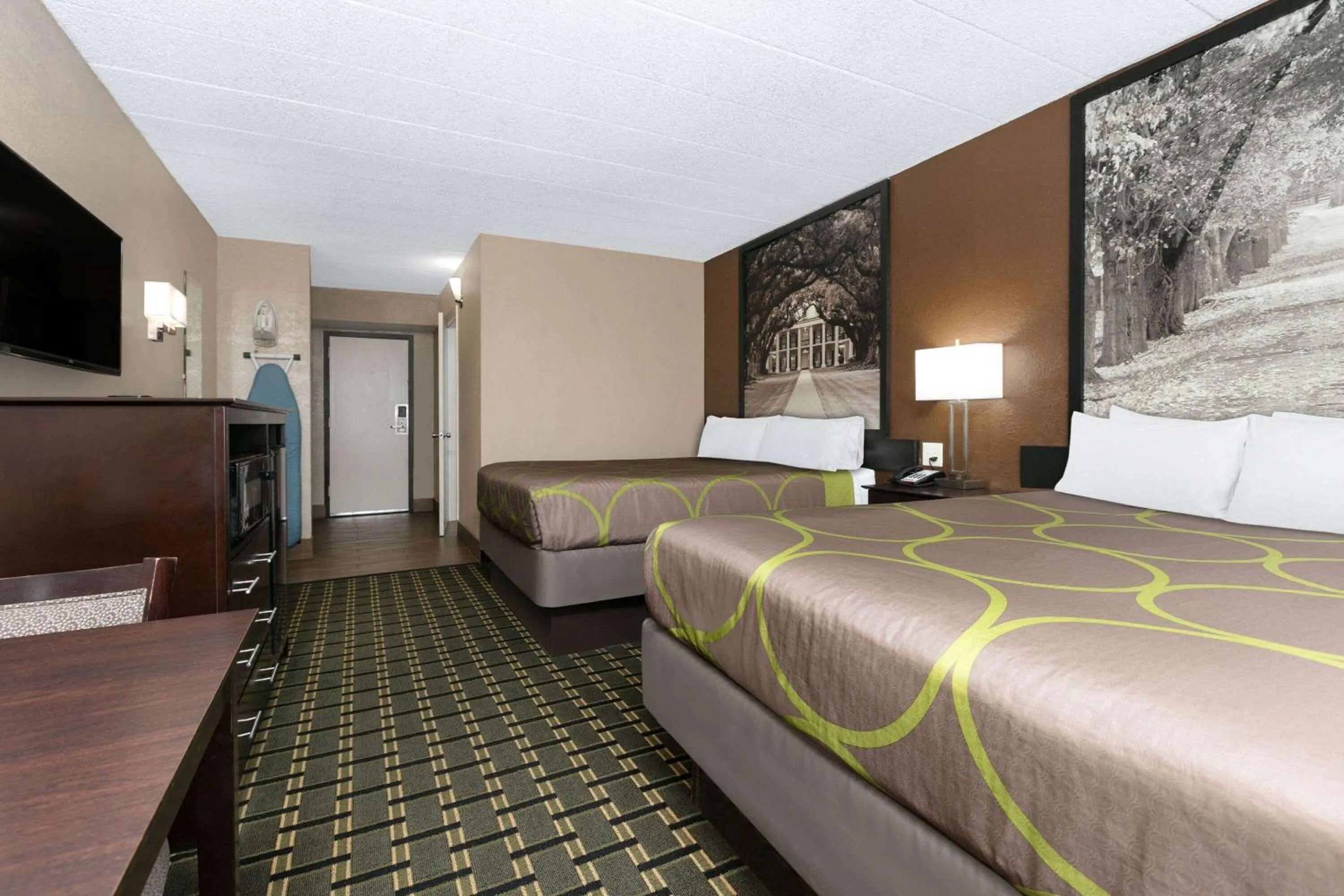 Photo of the whole room, Bed in Super 8 by Wyndham Grand Prairie North
