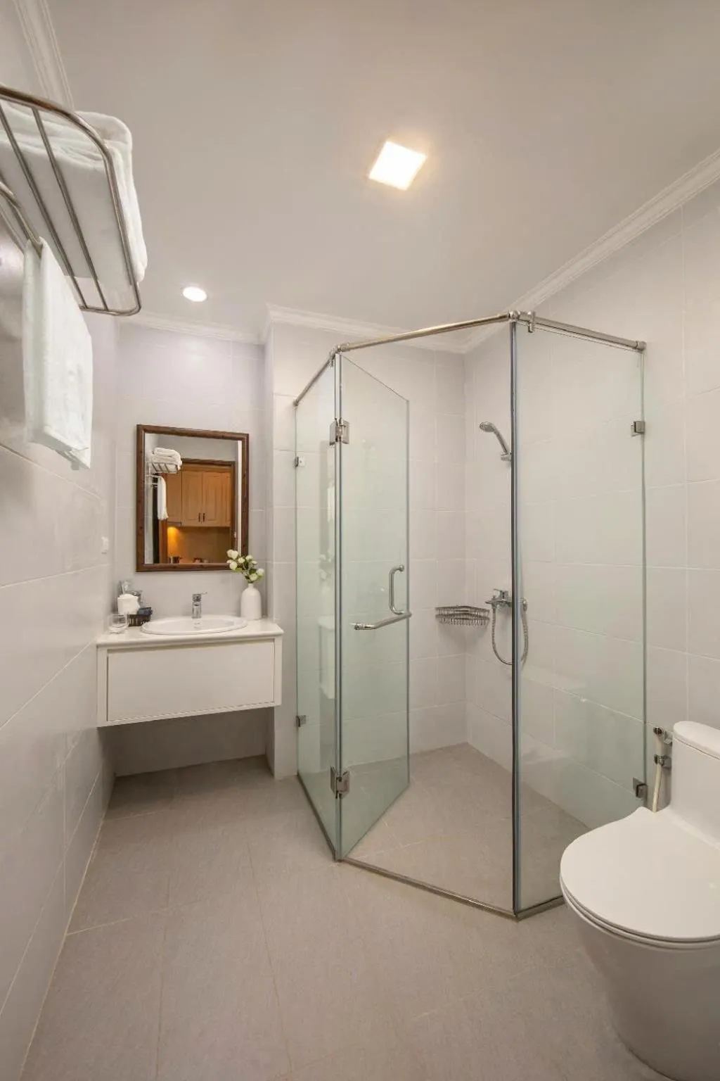 Shower in Libra Hotel Residence by Luxe Paradise