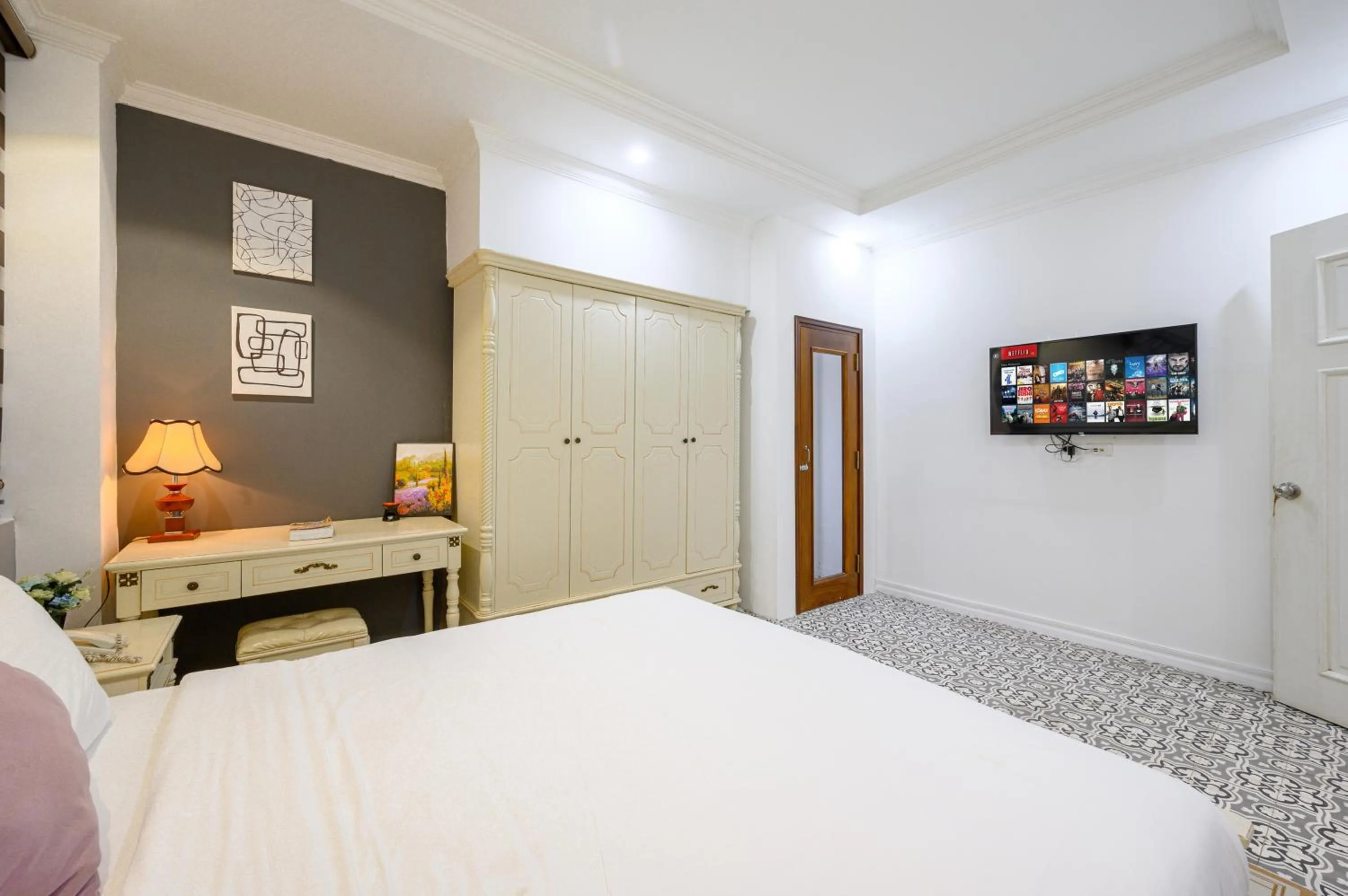 Bed in Libra Hotel Residence by Luxe Paradise