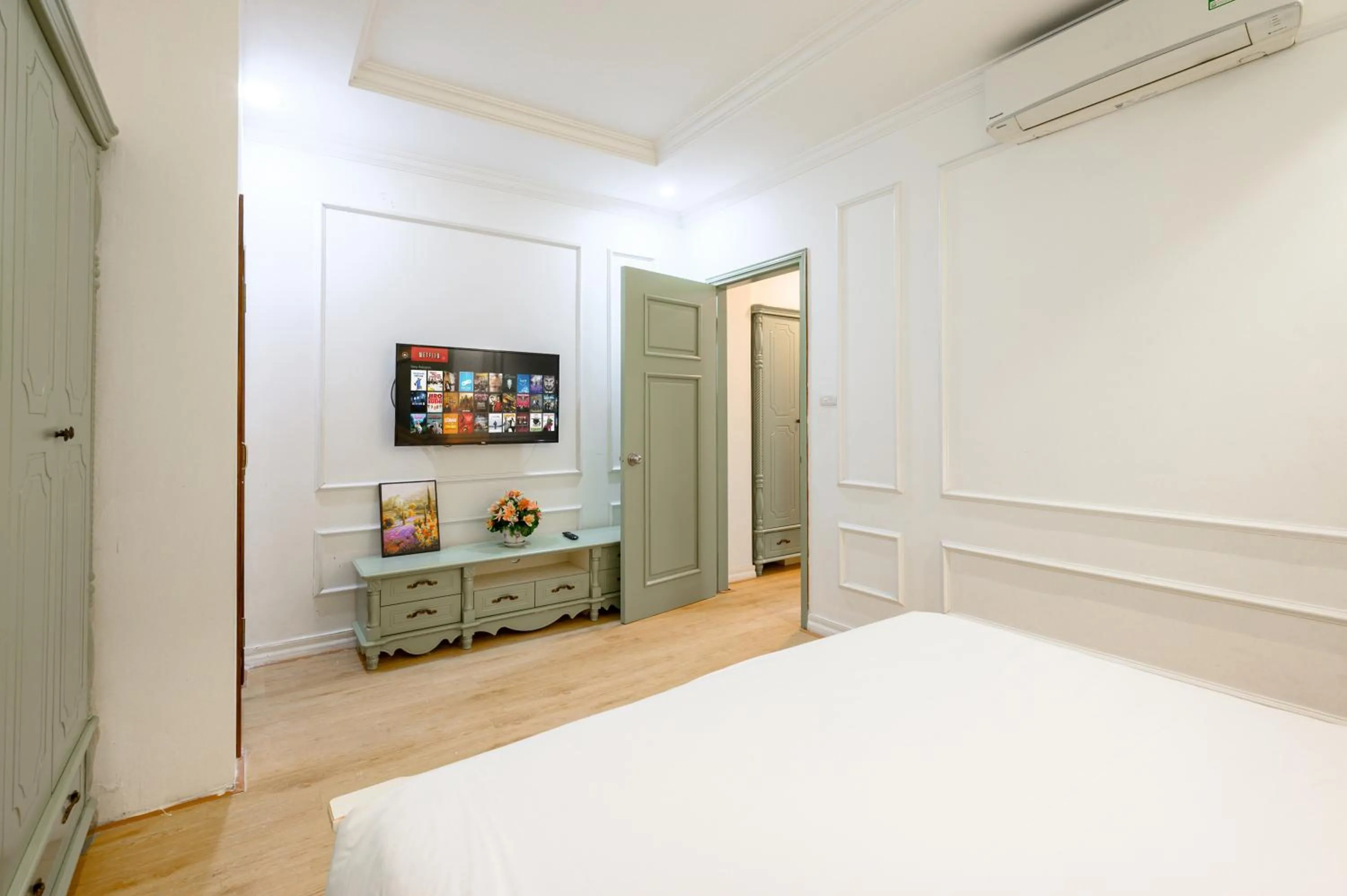 Bed in Libra Hotel Residence by Luxe Paradise