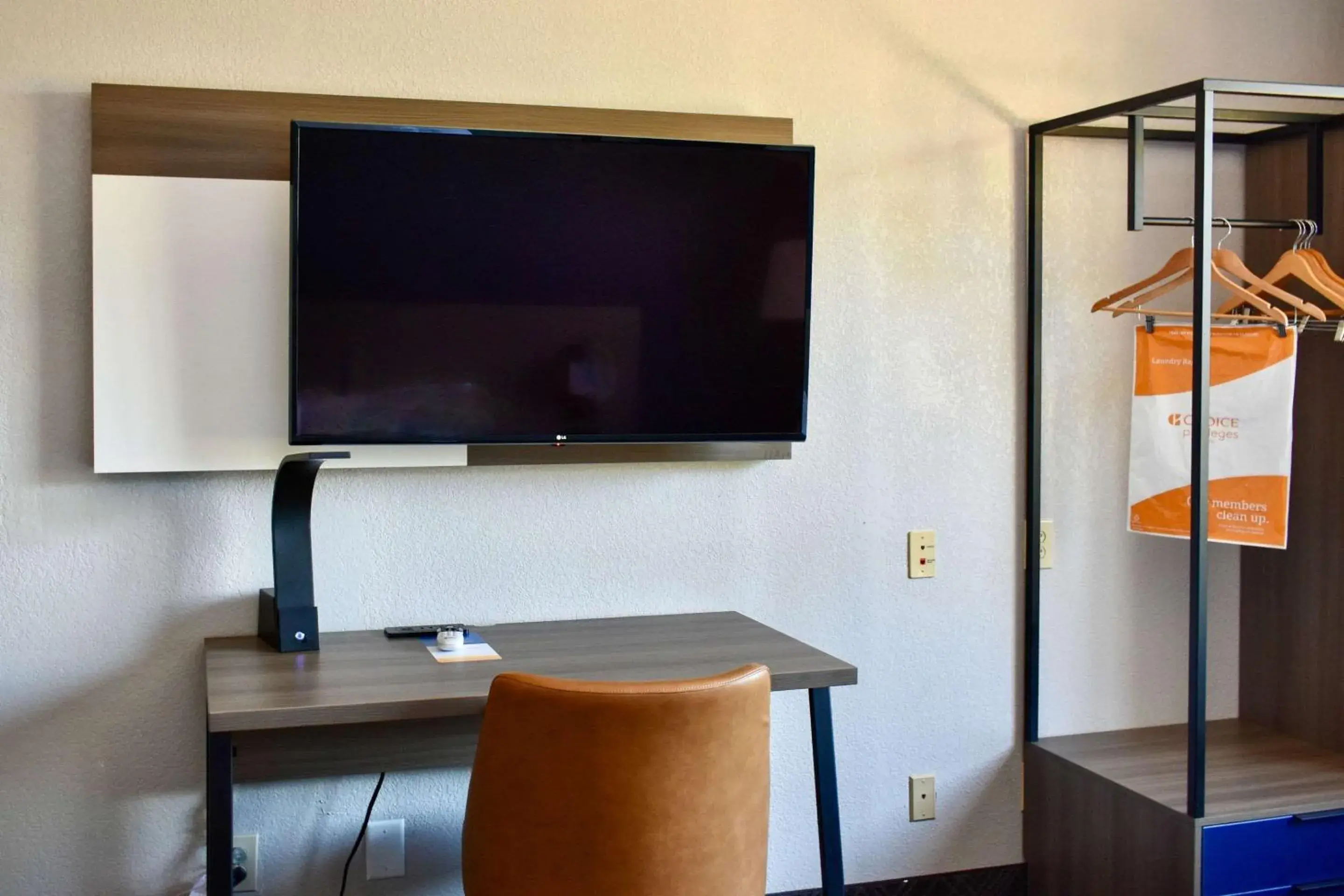 King Suite - Accessible/Non-Smoking in Comfort Inn & Suites Cartersville - Emerson Lake Point King Suite - Accessible/Non-Smoking in Comfort Inn & Suites Cartersville - Emerson Lake Point