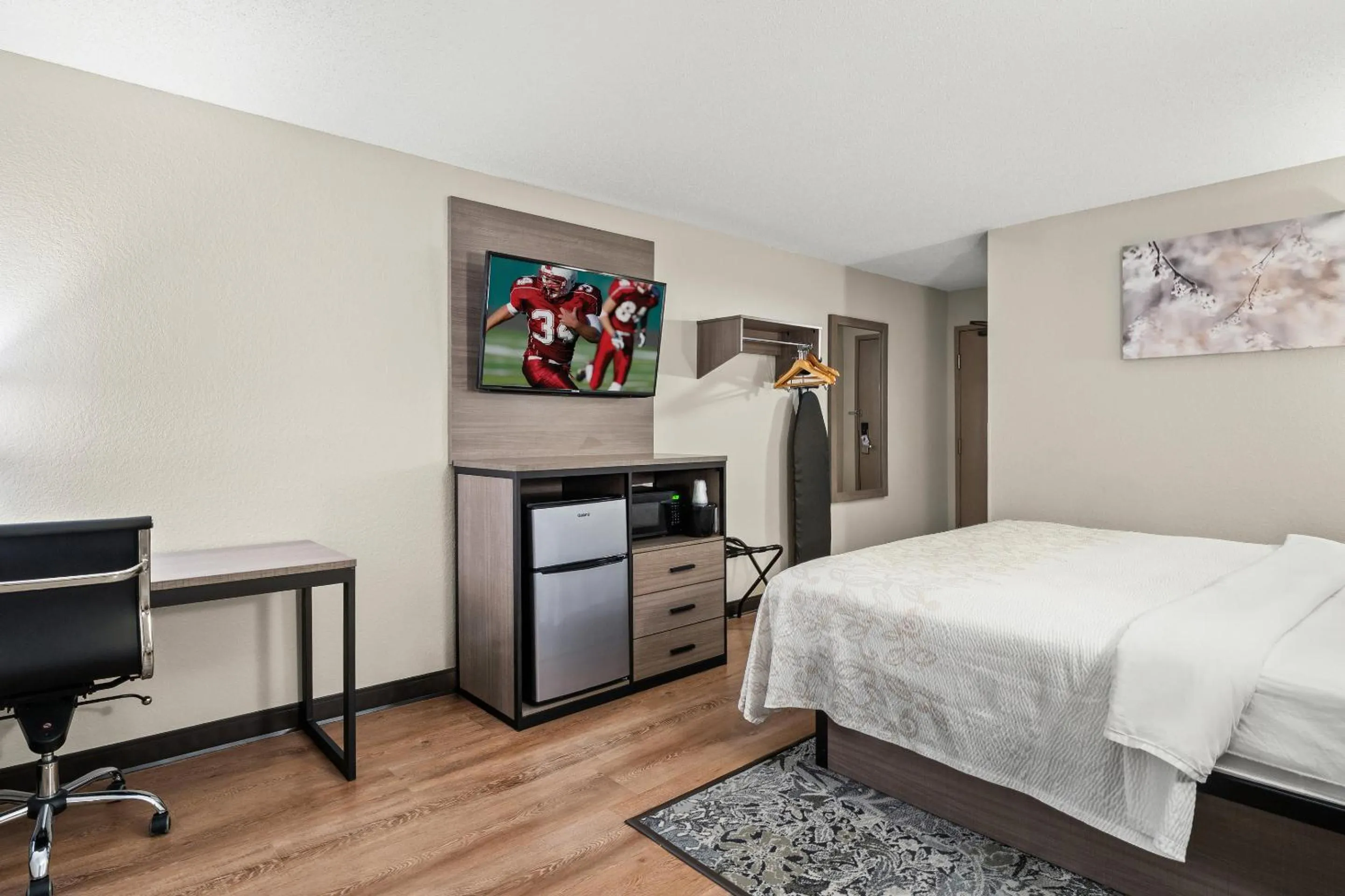 Photo of the whole room, Bed in Red Roof PLUS Belleville