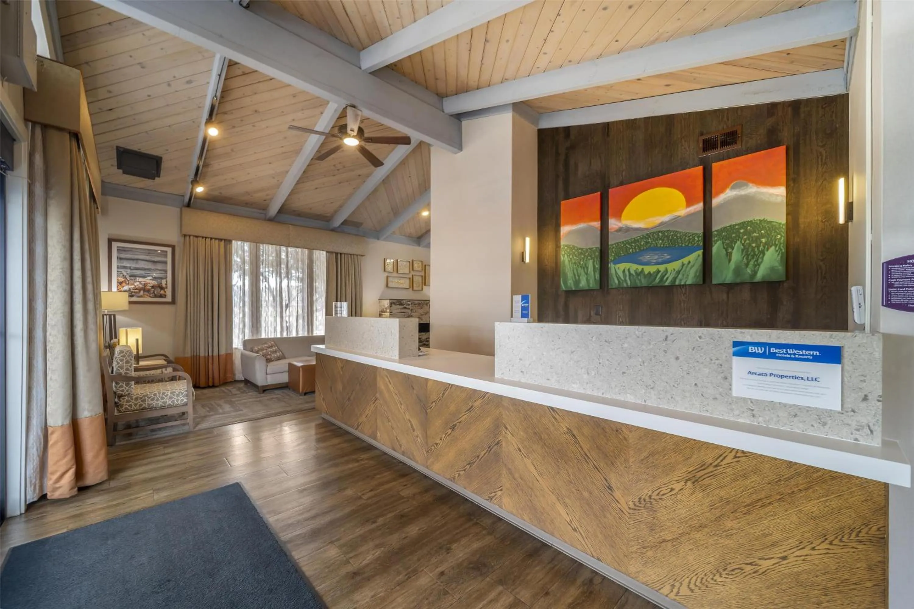 Lobby or reception in Best Western Arcata Inn