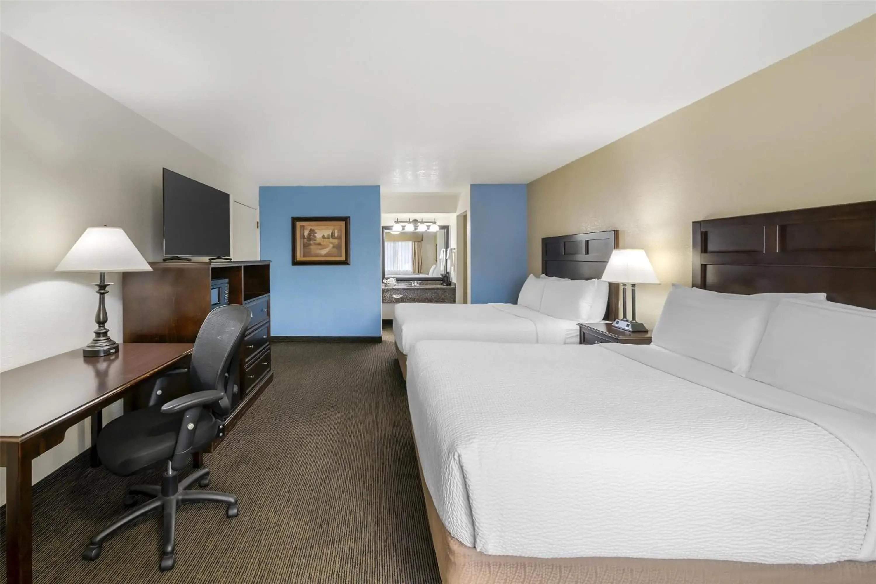 Queen Room with Two Queen Beds in Best Western Arcata Inn Queen Room with Two Queen Beds in Best Western Arcata Inn