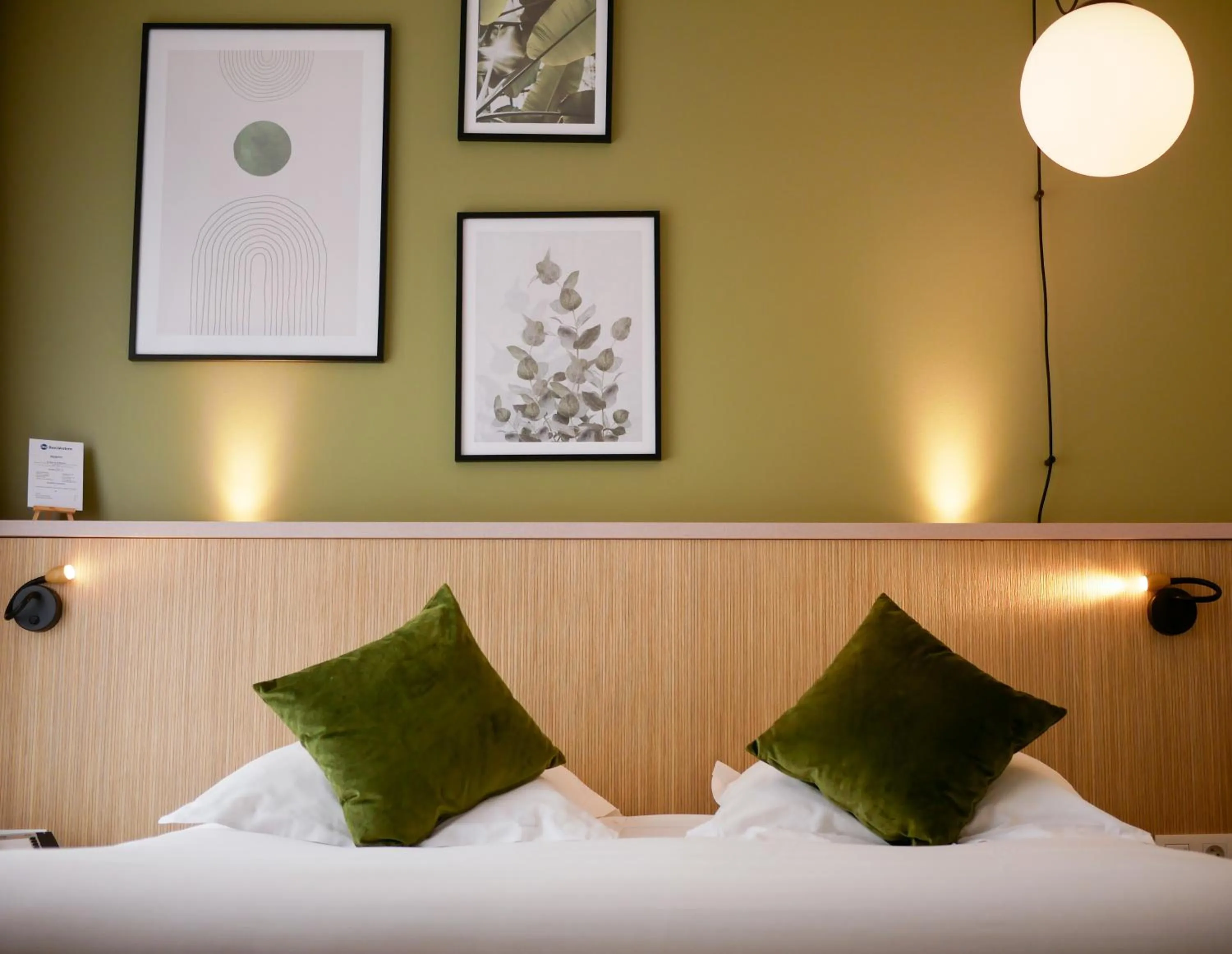 Bed in Best Western Le Bois de la Marche