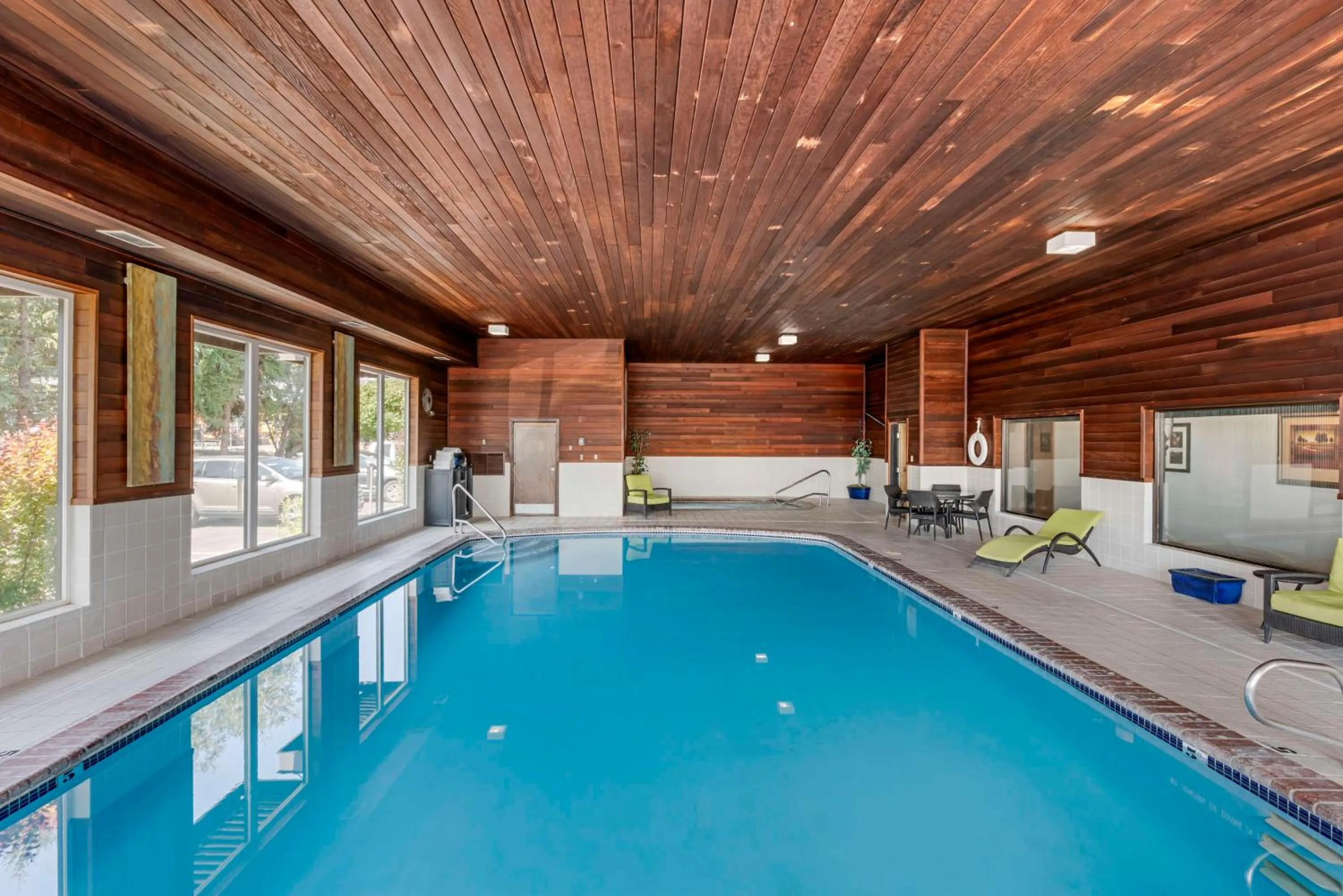 Pool view in Best Western Rory & Ryan Inns