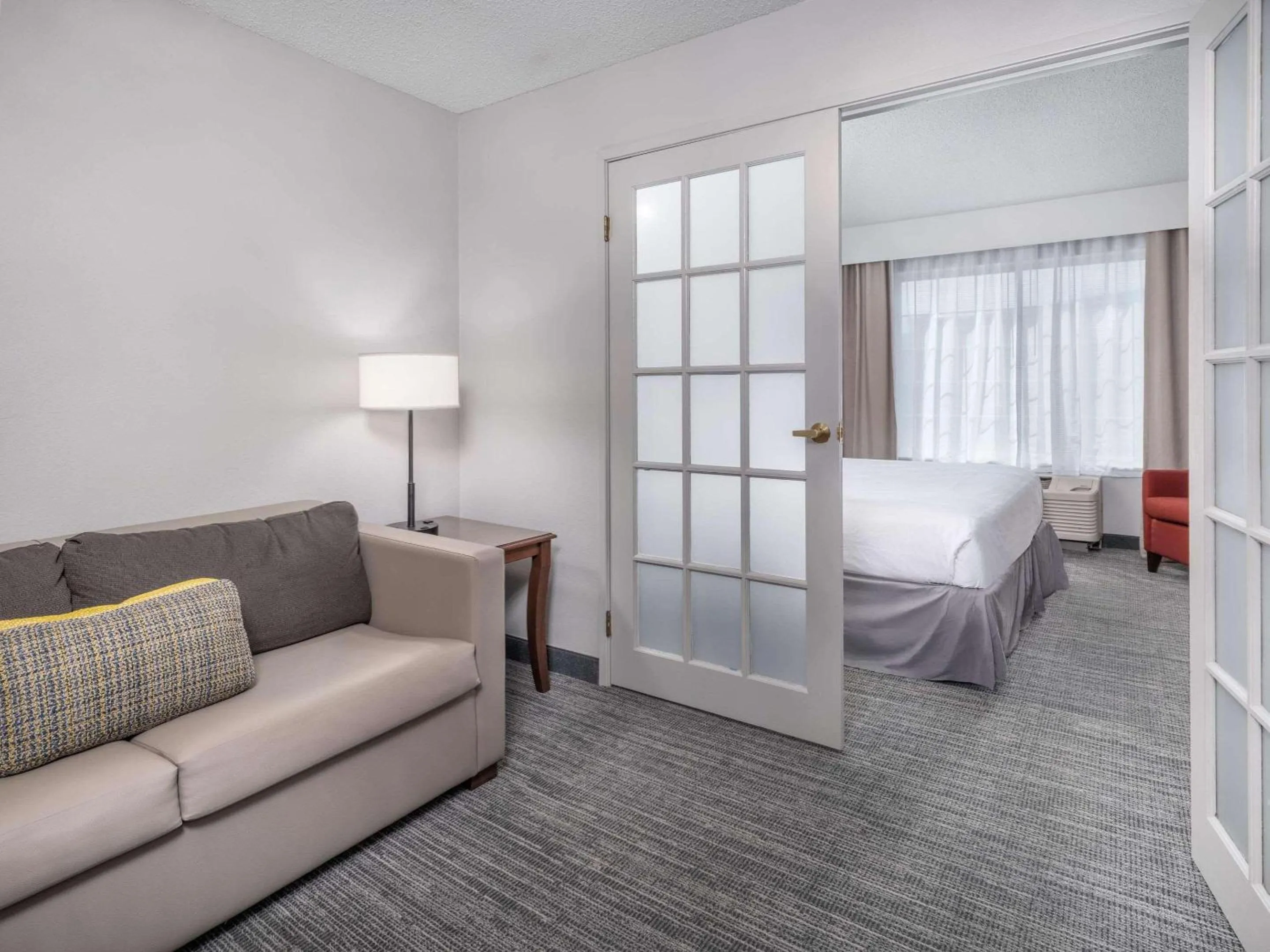 Bedroom in Country Inn & Suites by Radisson, Maumee - Toledo