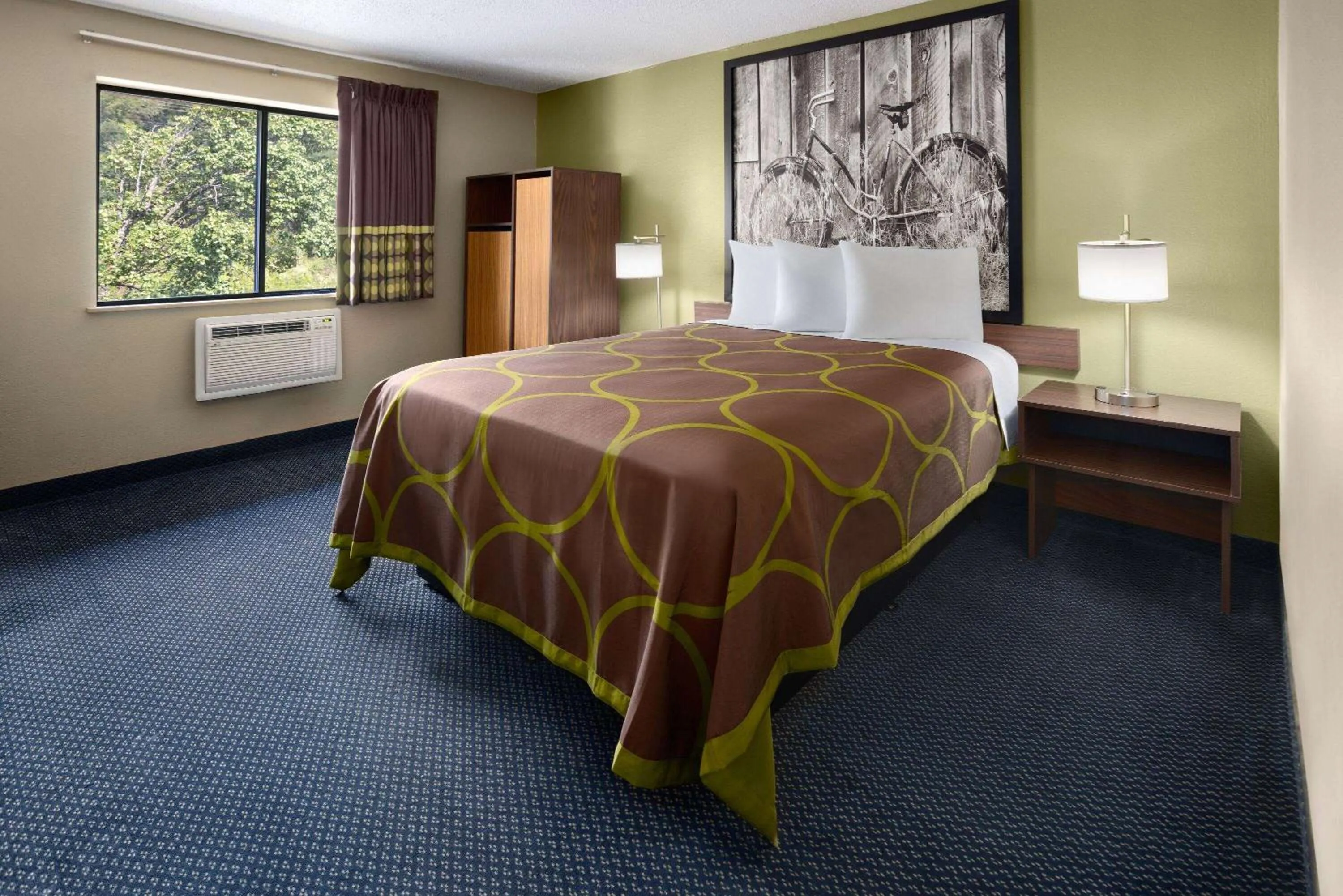 Photo of the whole room, Bed in Super 8 by Wyndham St. Clairsville OH/Wheeling WV Area