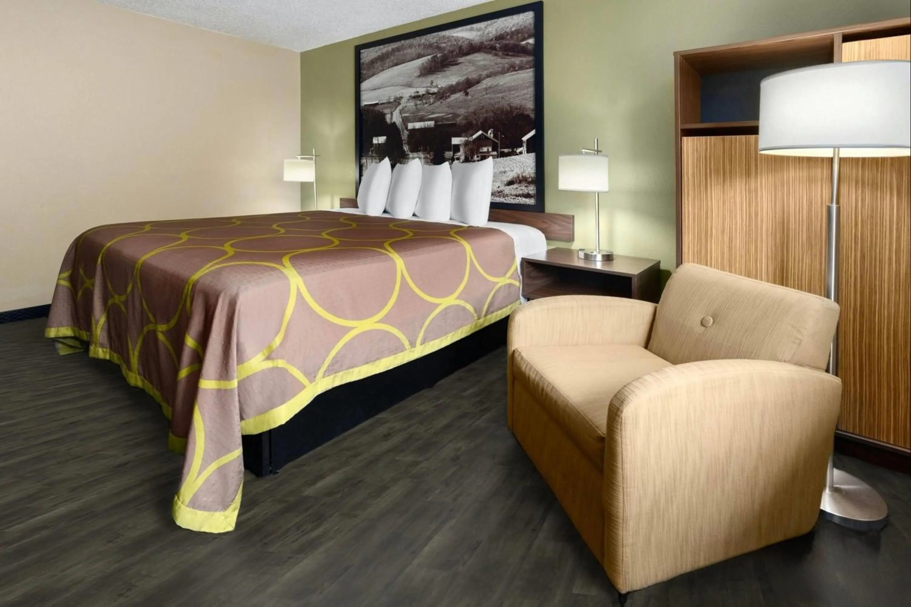 Photo of the whole room, Bed in Super 8 by Wyndham St. Clairsville OH/Wheeling WV Area