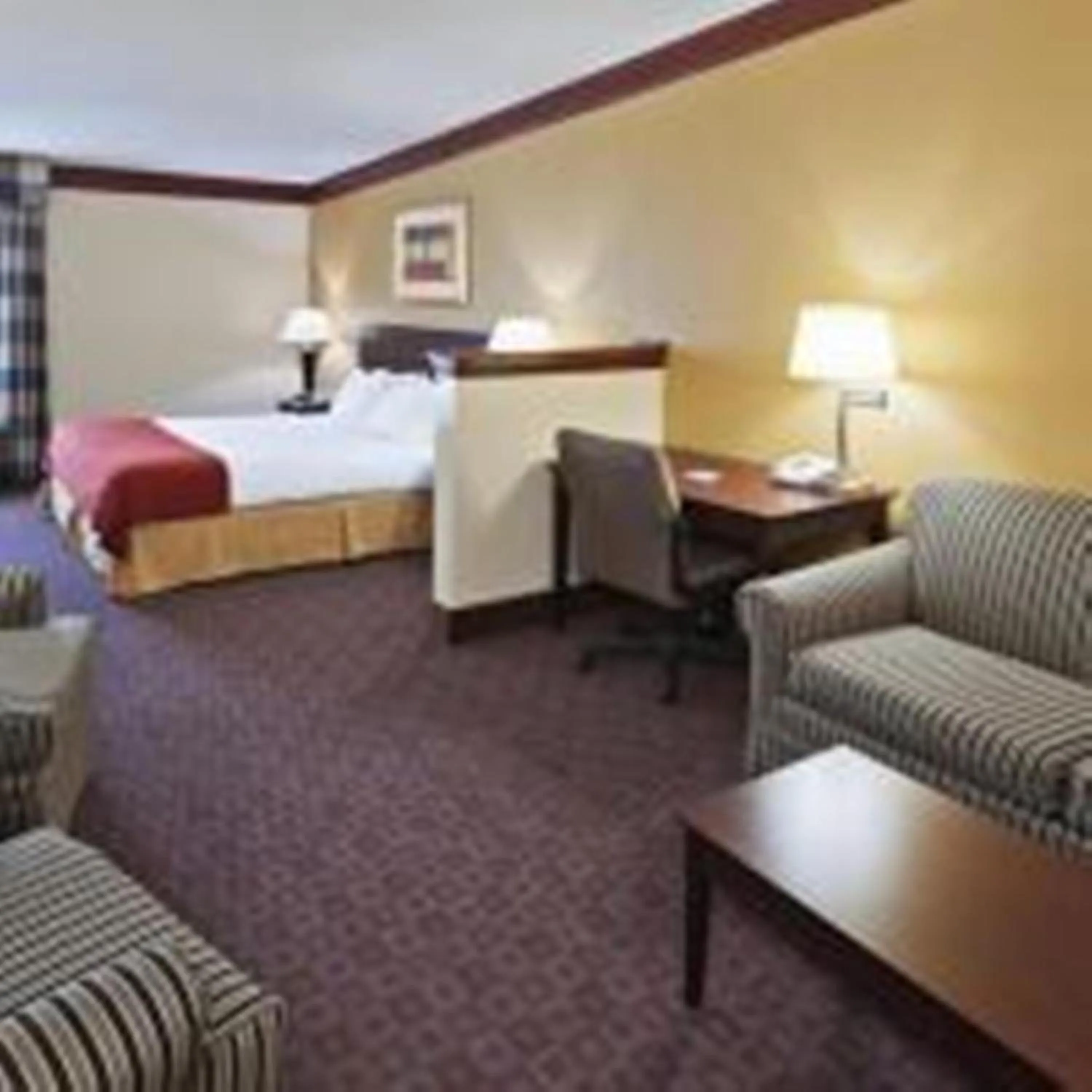 Bedroom, Bed in Days Inn & Suites by Wyndham Tahlequah