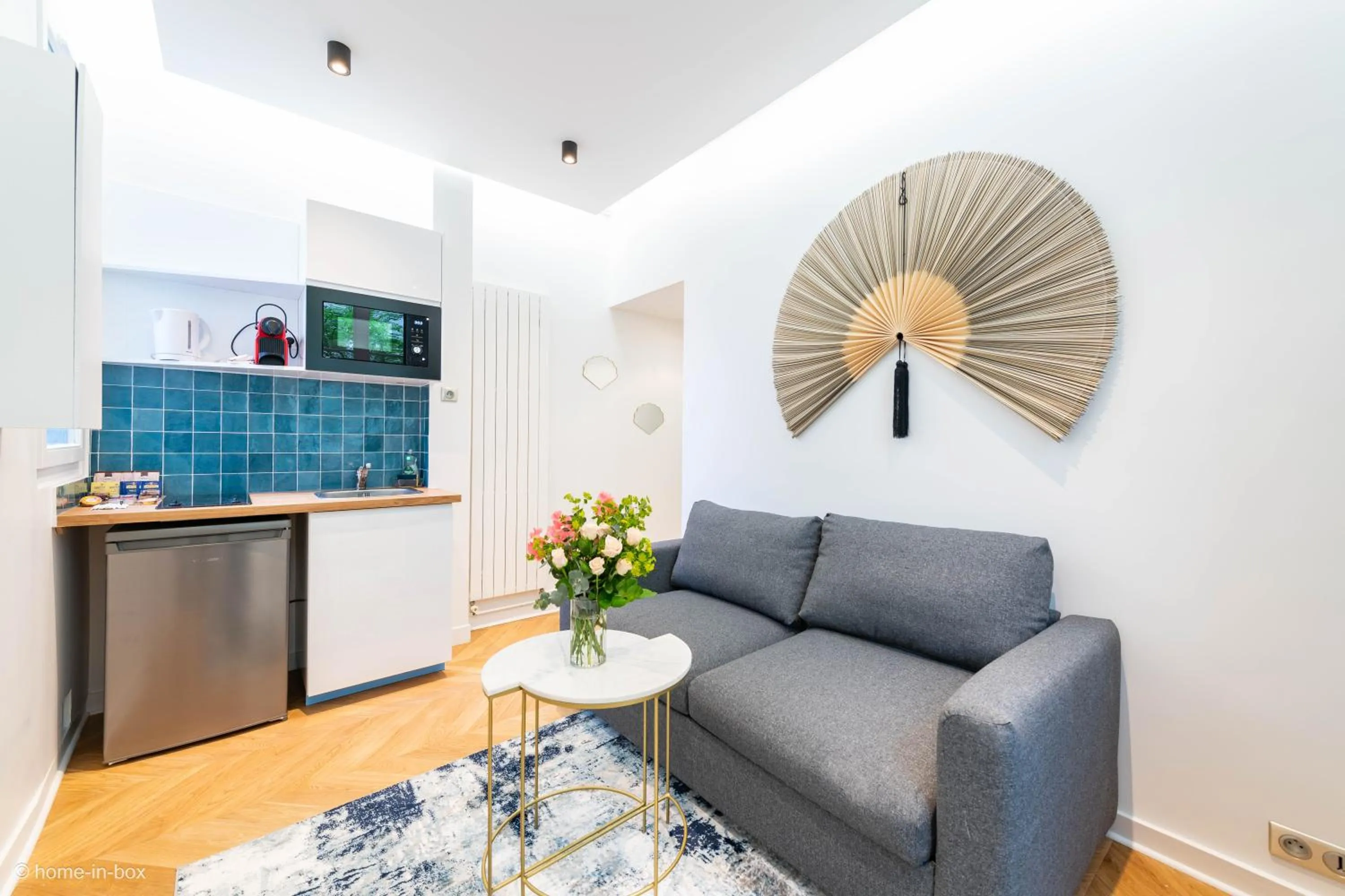 Kitchen or kitchenette in HotelHome Paris 16