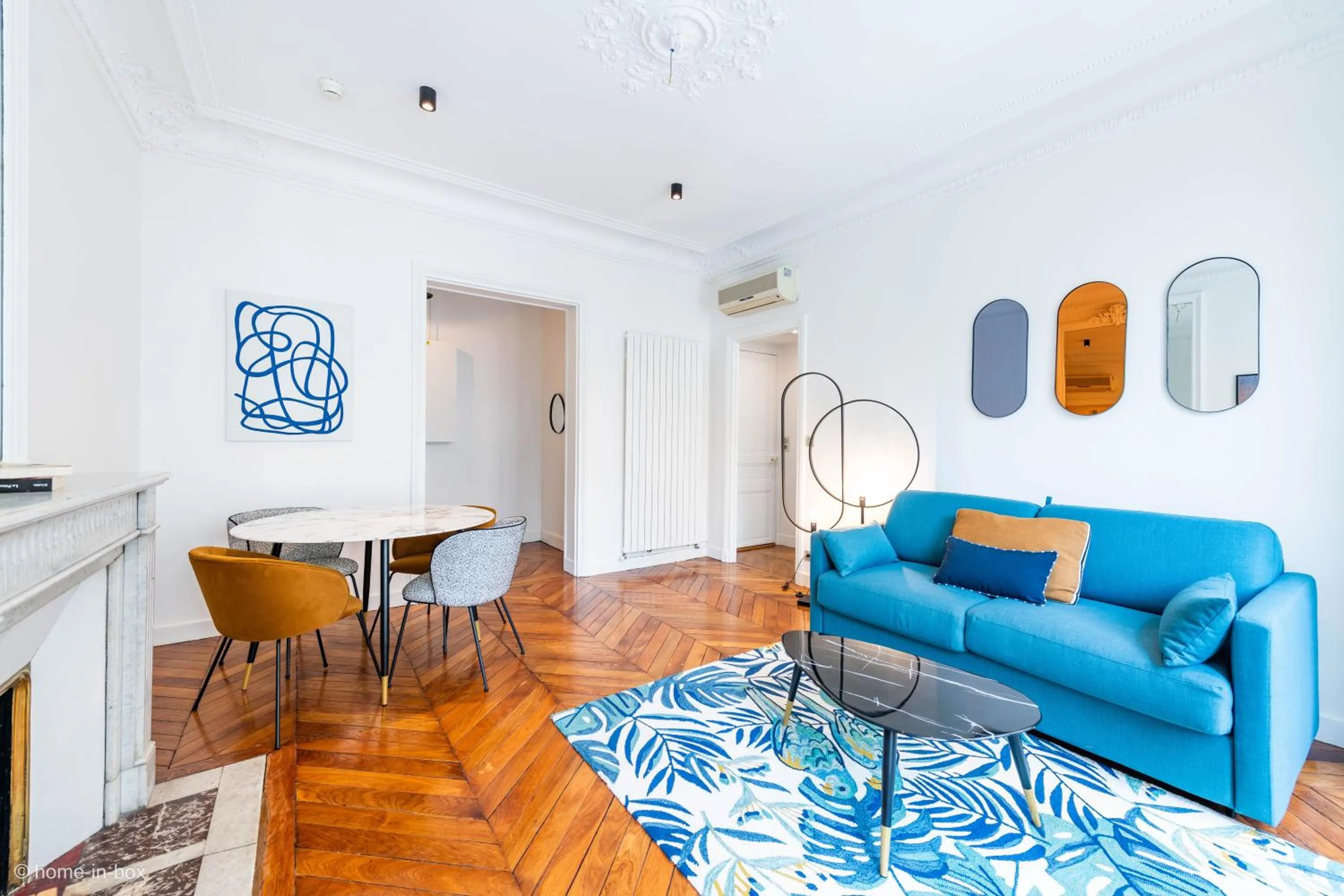 Living room in HotelHome Paris 16