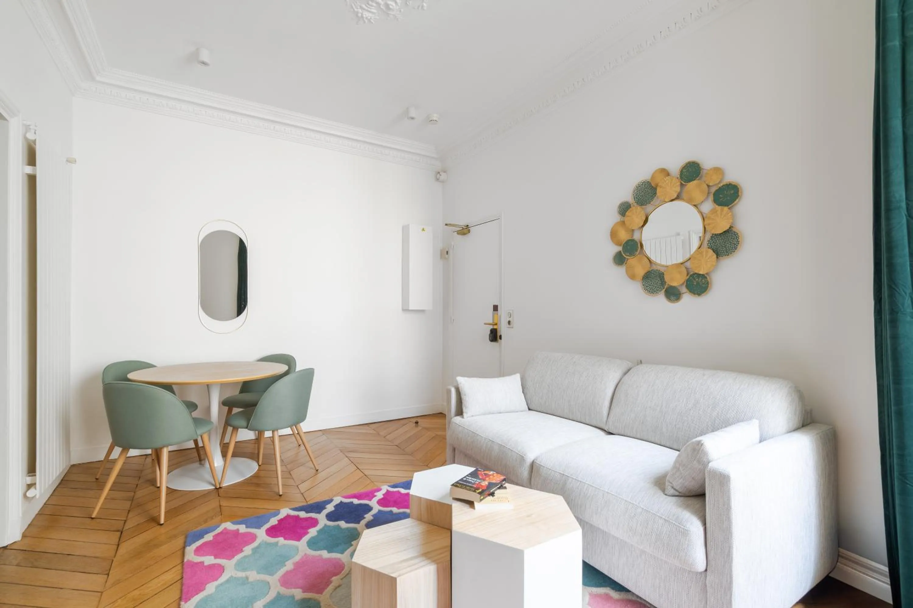 Seating area in HotelHome Paris 16