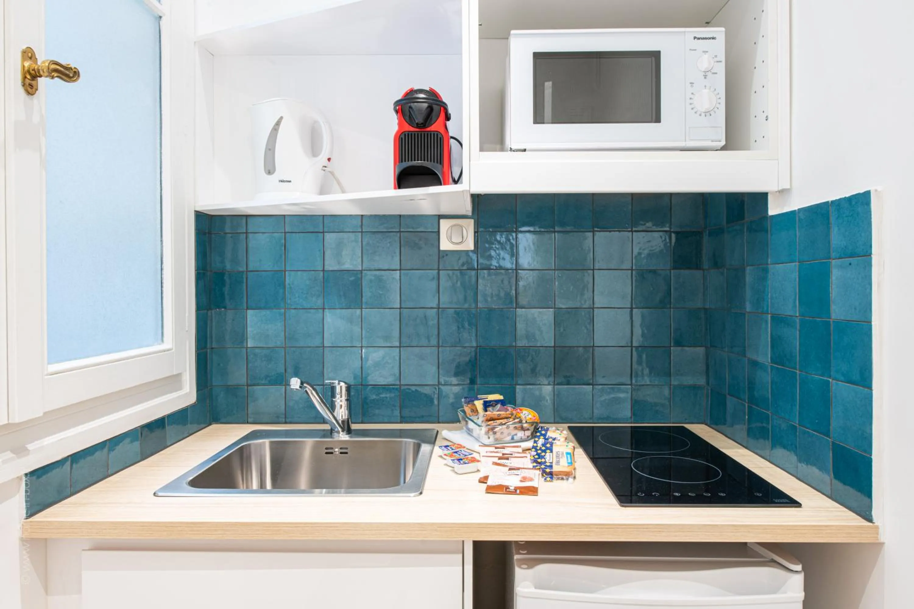 Coffee/tea facilities in HotelHome Paris 16