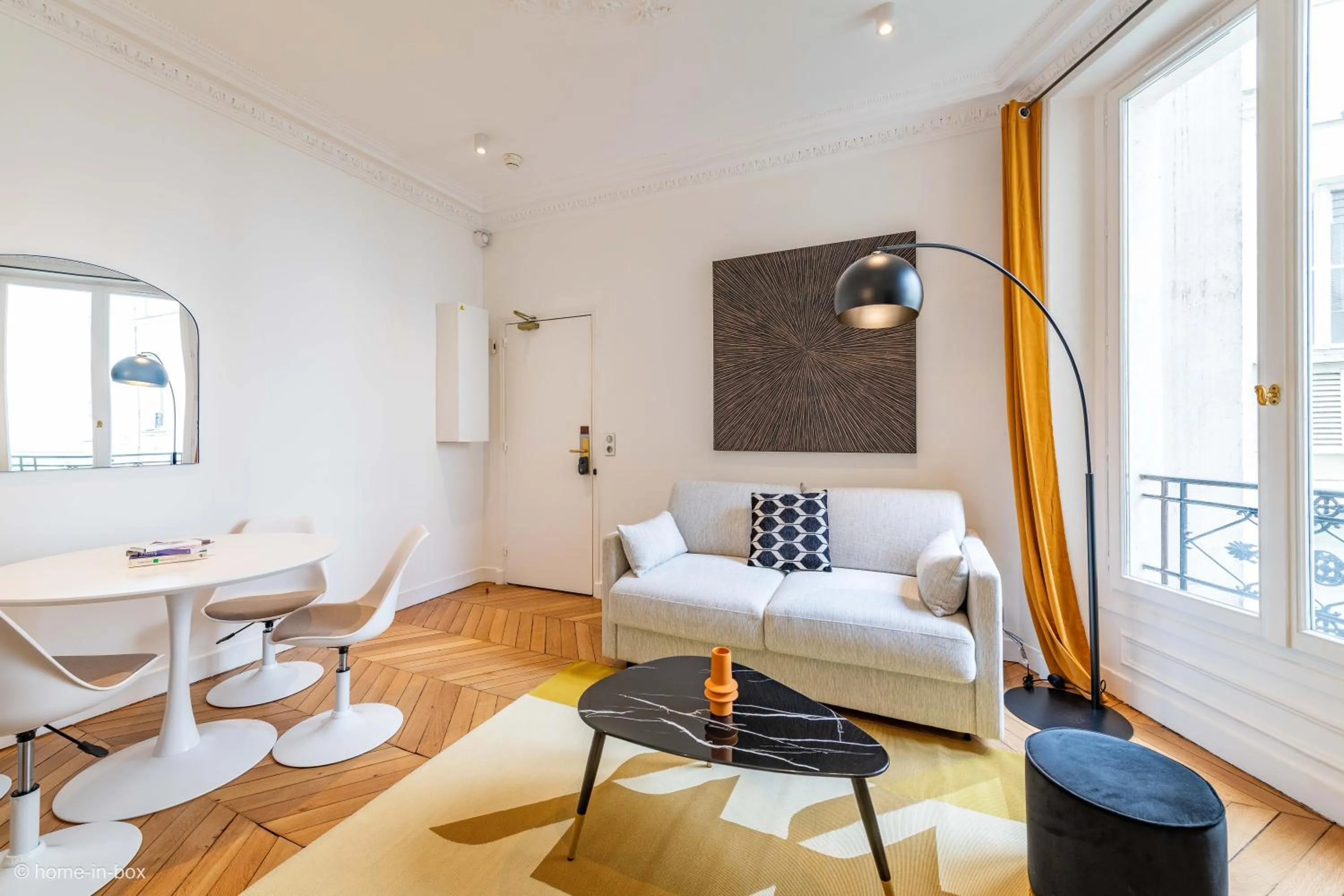 Living room in HotelHome Paris 16