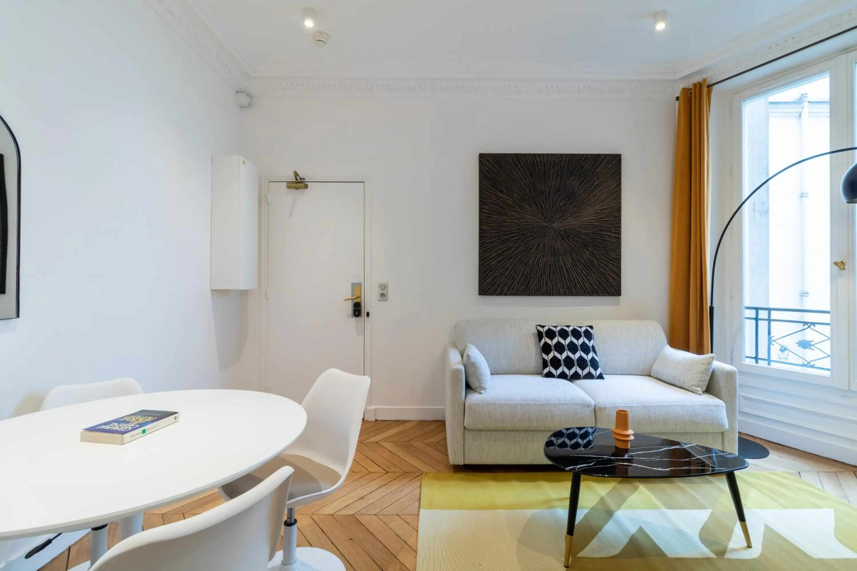 Seating area in HotelHome Paris 16