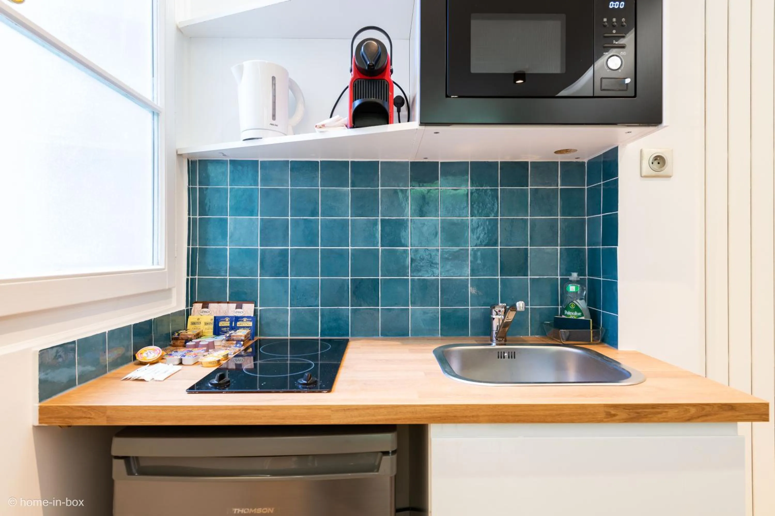 Coffee/tea facilities in HotelHome Paris 16