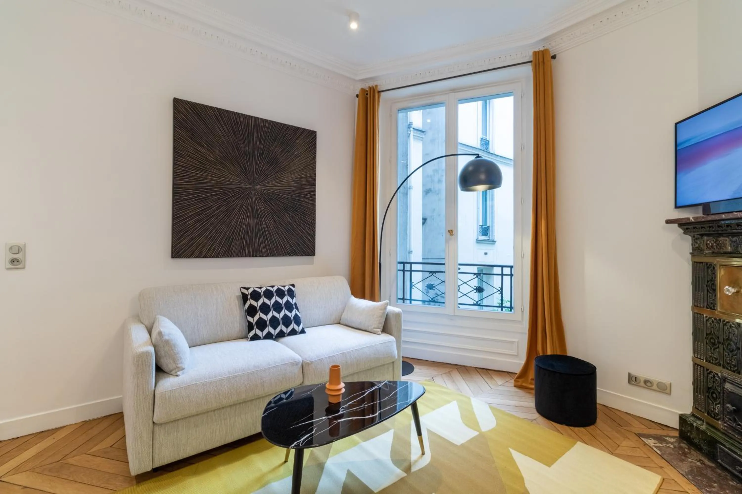 TV and multimedia in HotelHome Paris 16