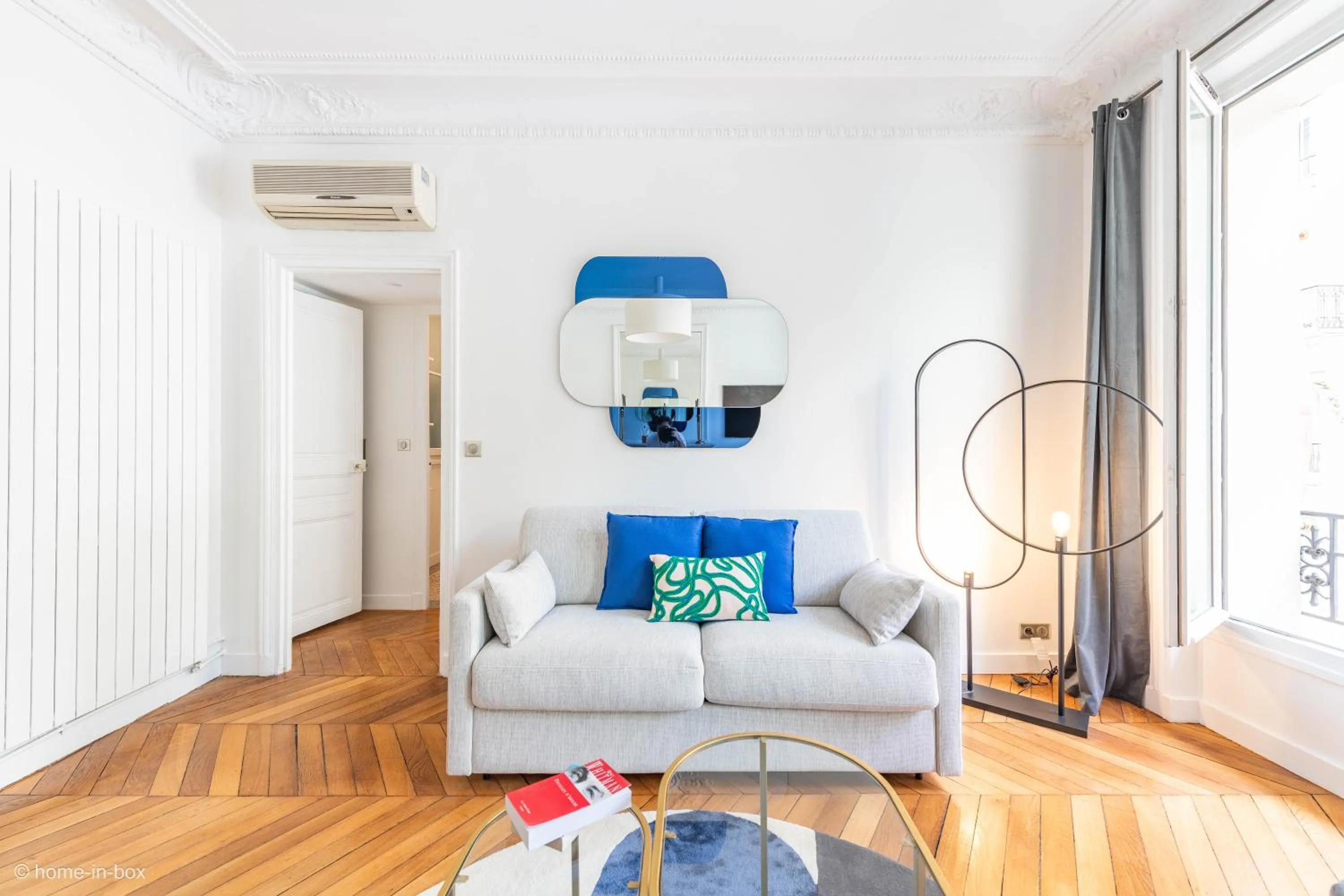 Living room in HotelHome Paris 16