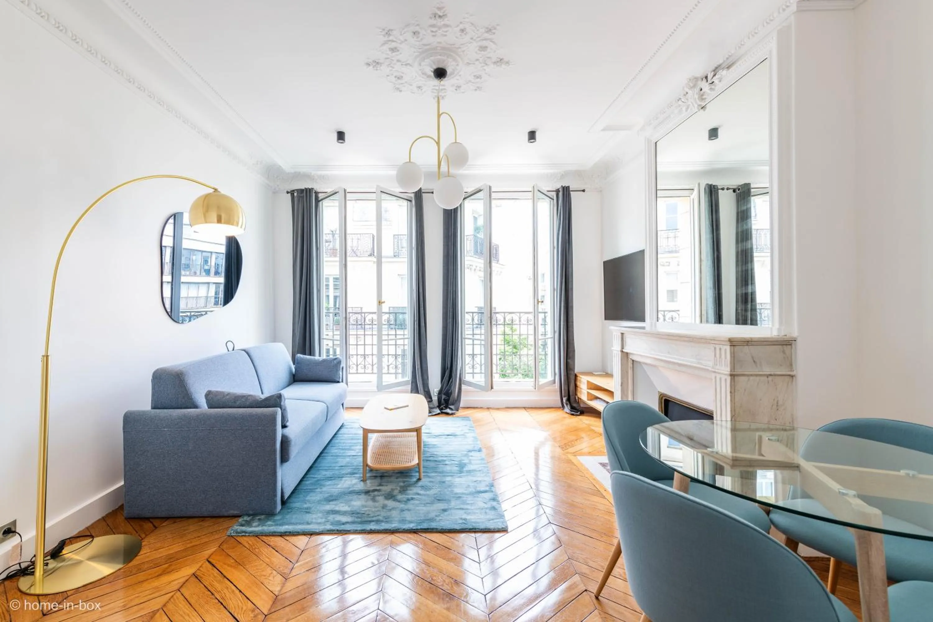 TV and multimedia in HotelHome Paris 16