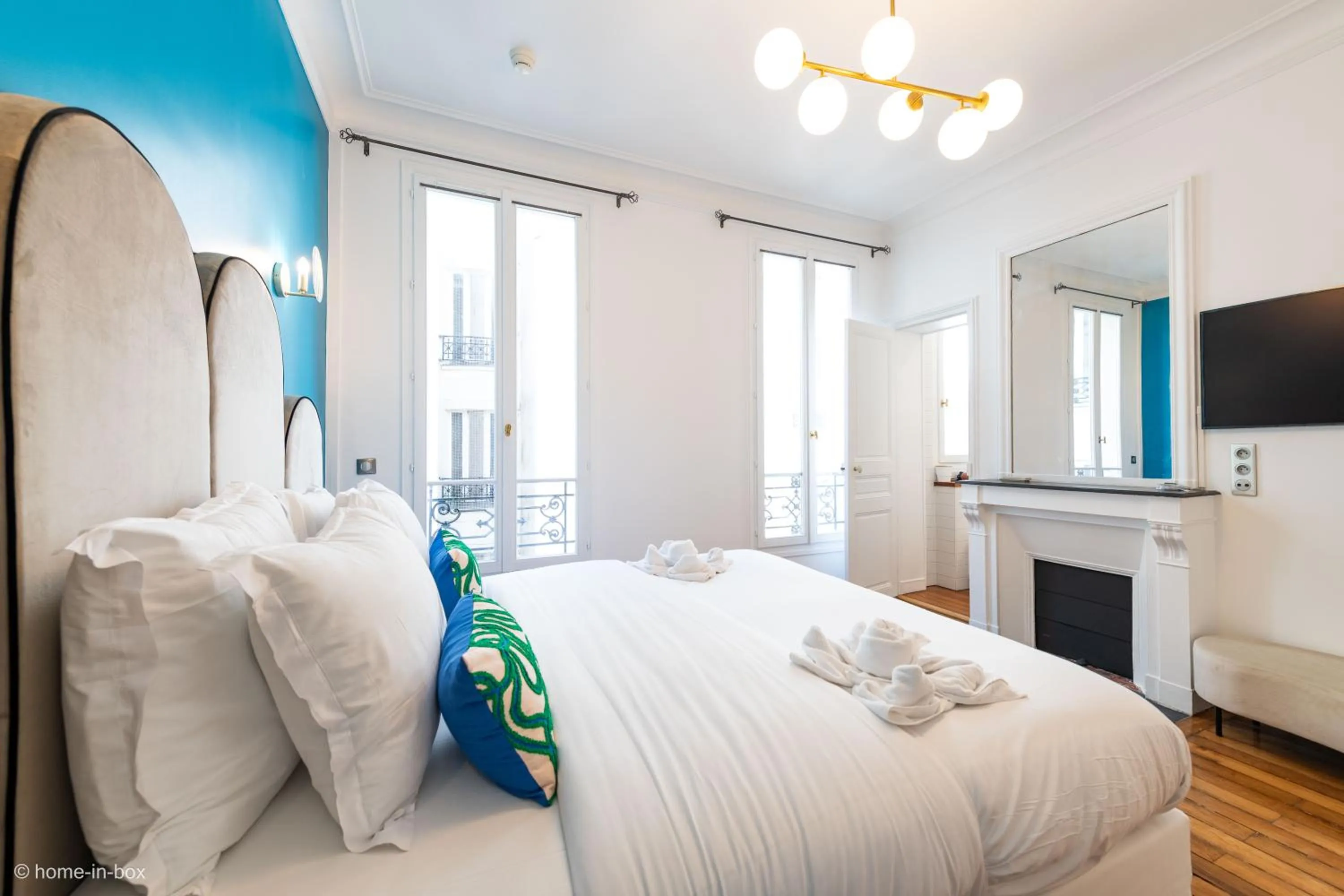 Bedroom, Bed in HotelHome Paris 16