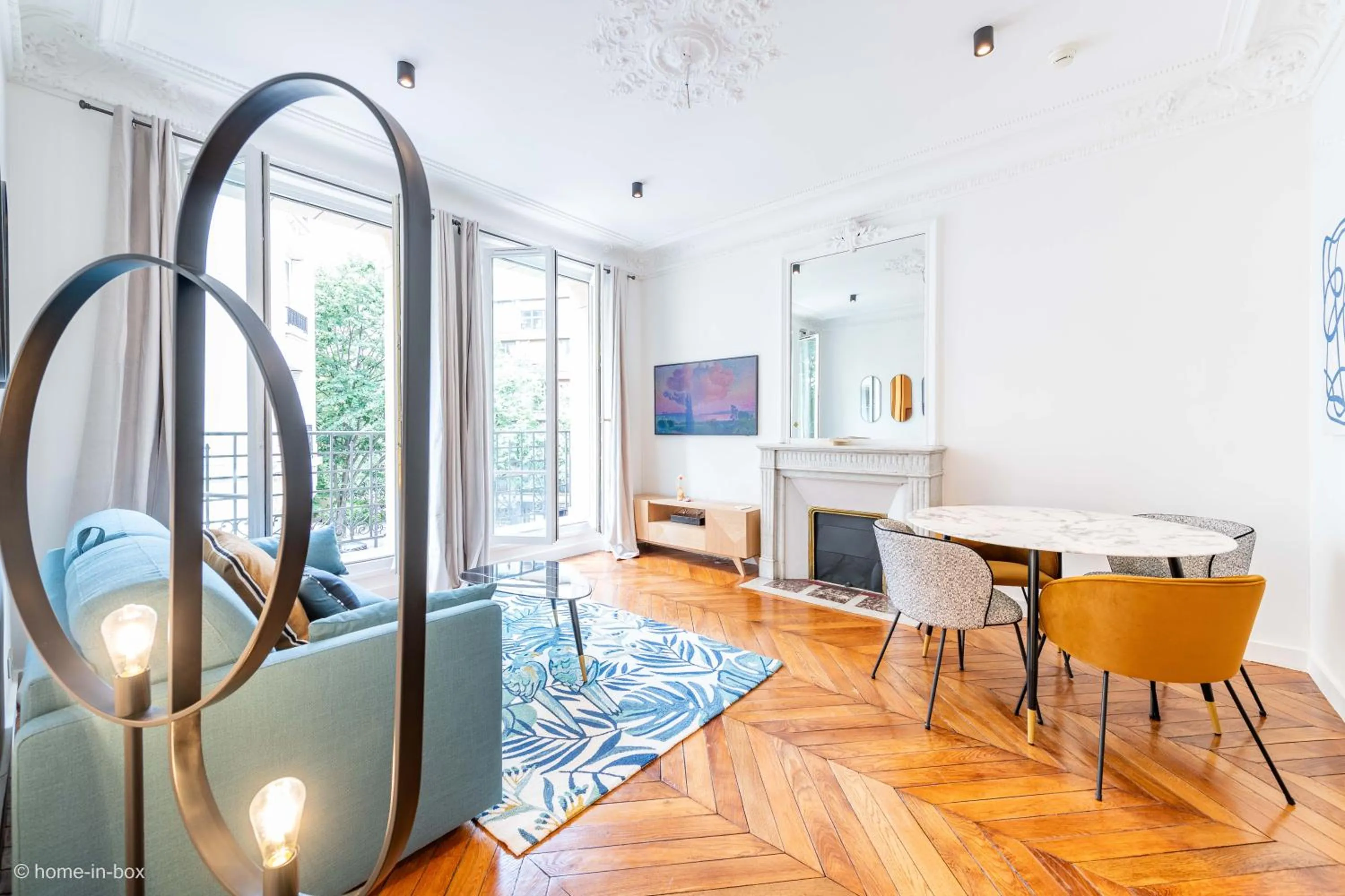 Living room in HotelHome Paris 16