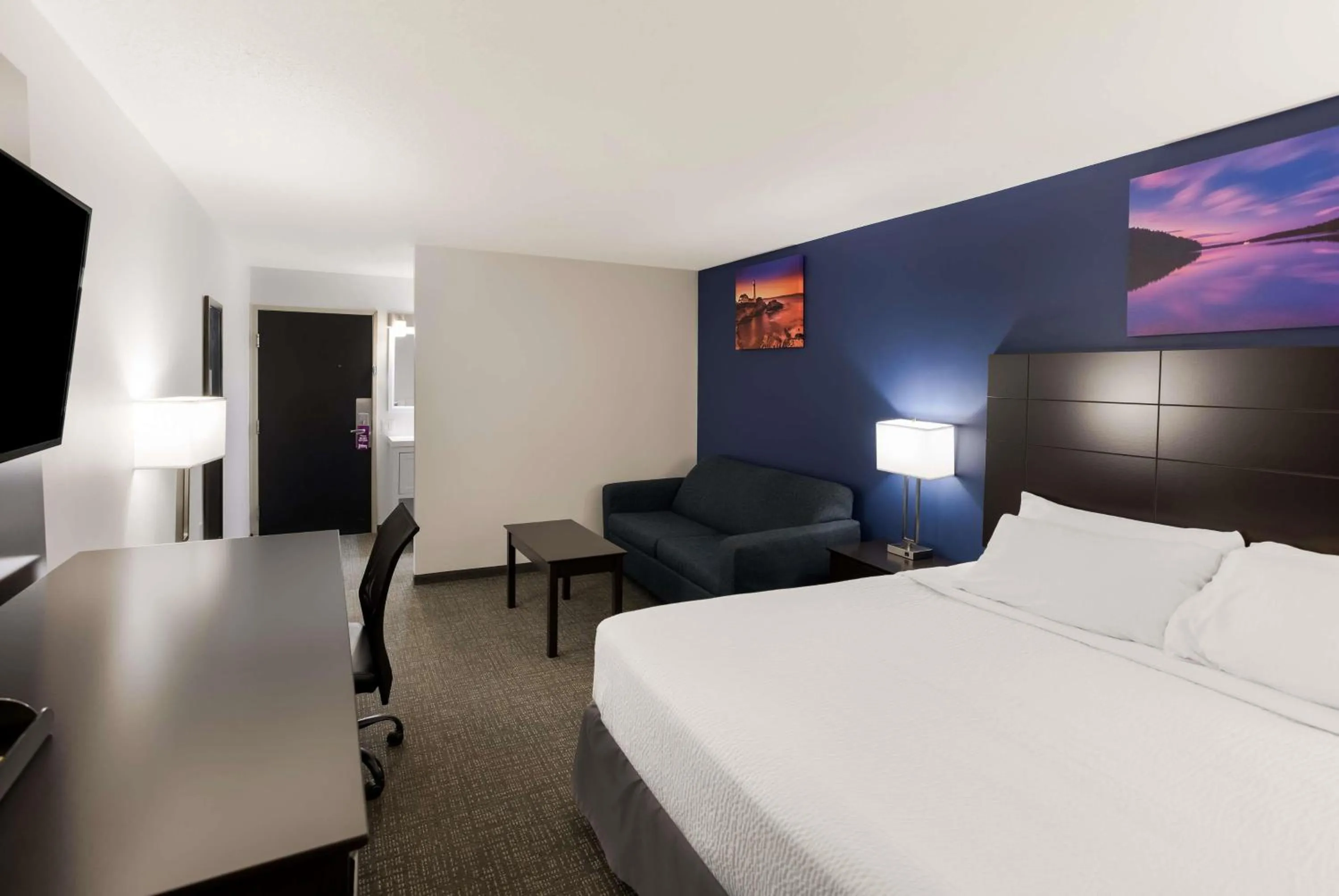 Bedroom, Bed in SureStay by Best Western Presque Isle