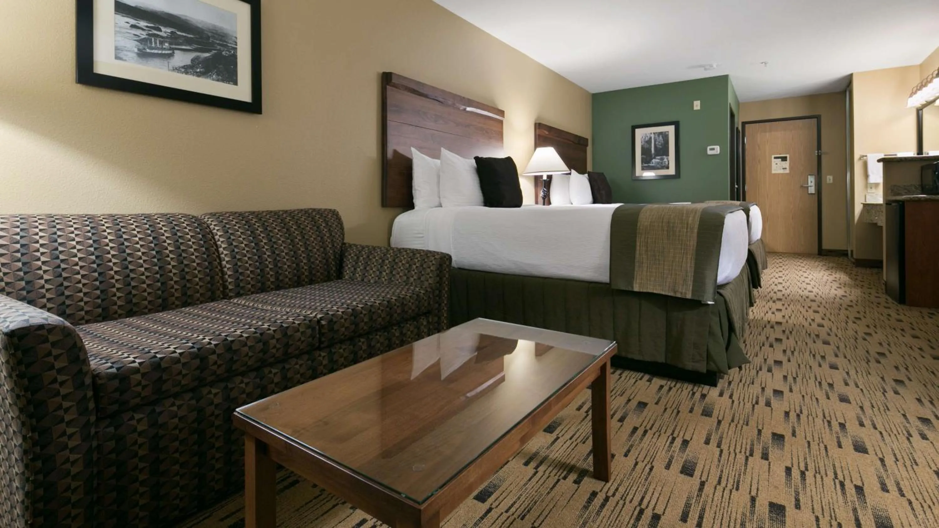Photo of the whole room, Bed in Best Western Plus Columbia River Inn