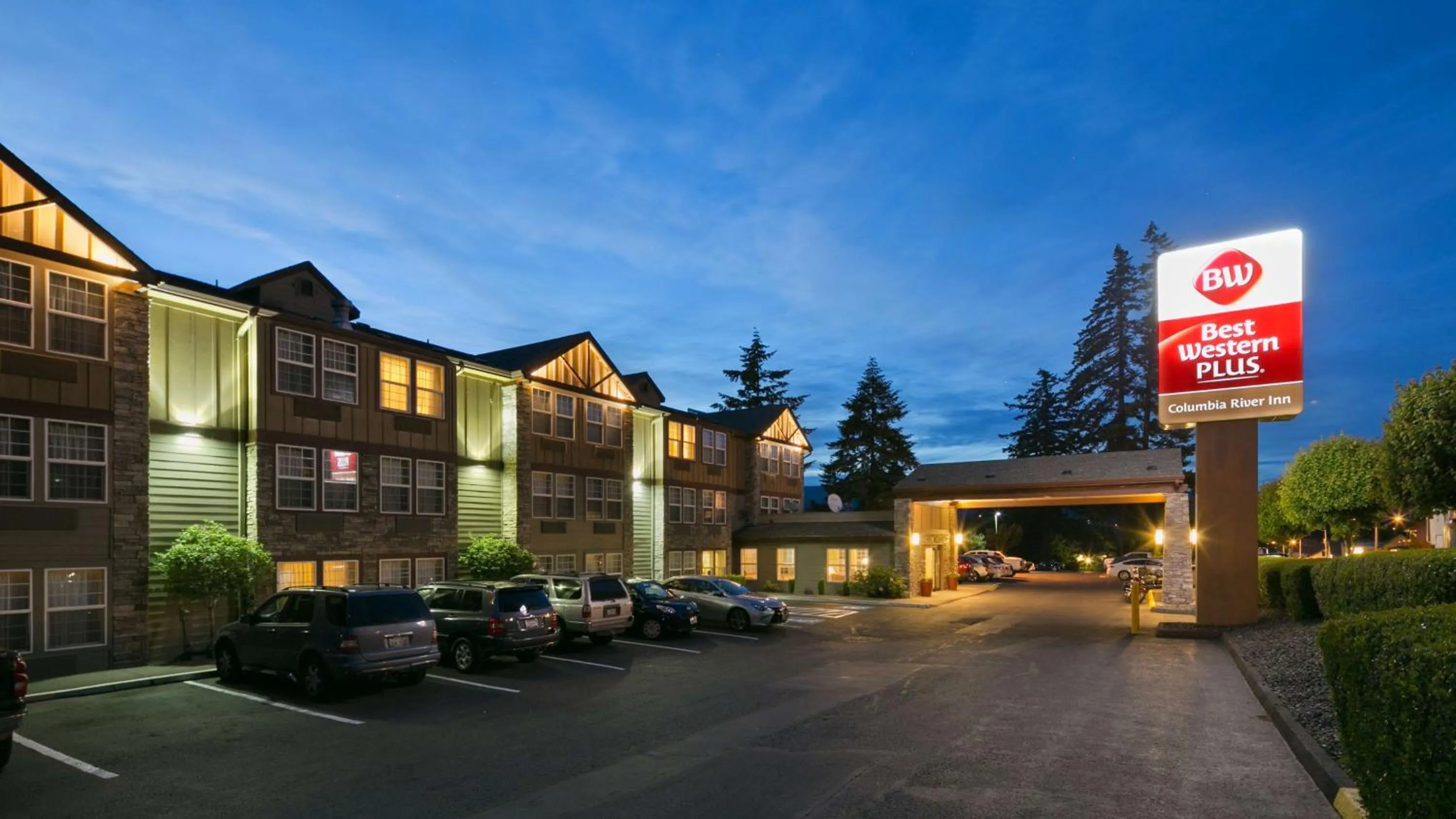 Property building in Best Western Plus Columbia River Inn