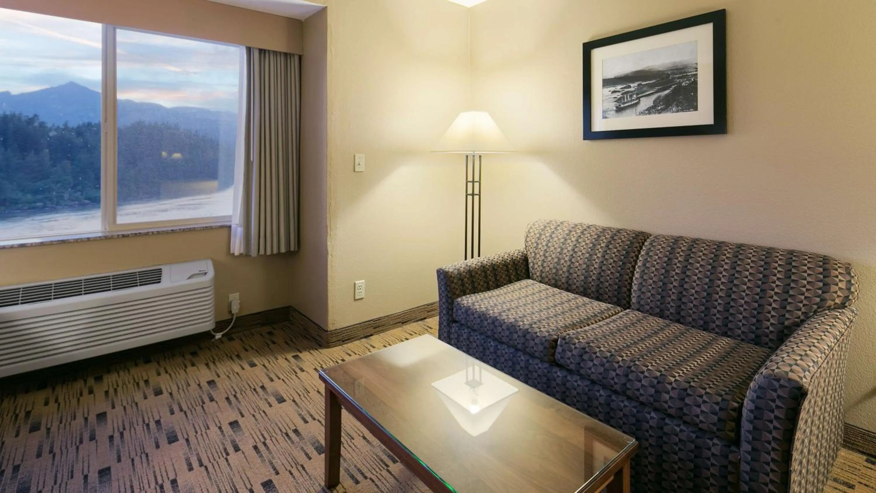 Photo of the whole room in Best Western Plus Columbia River Inn