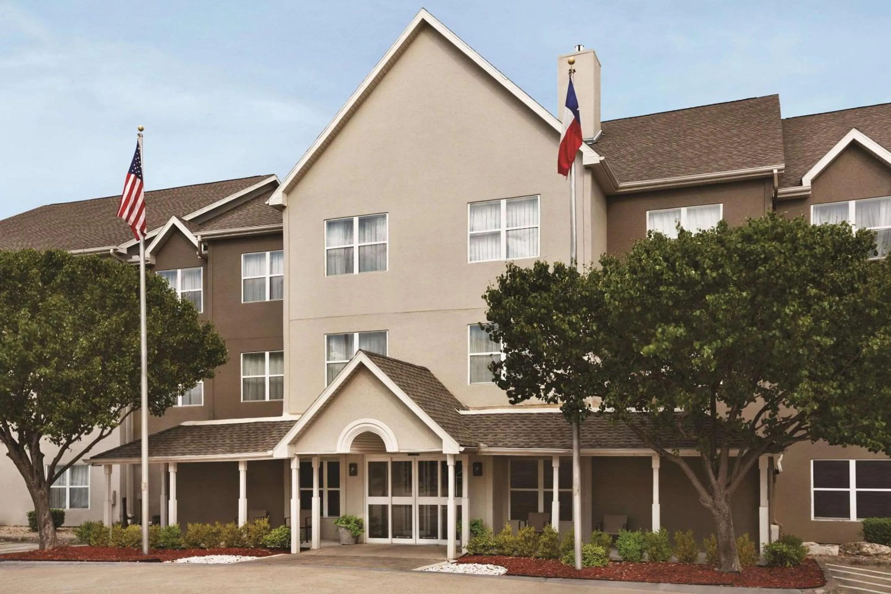 Property building in Country Inn & Suites by Radisson, Lewisville, TX
