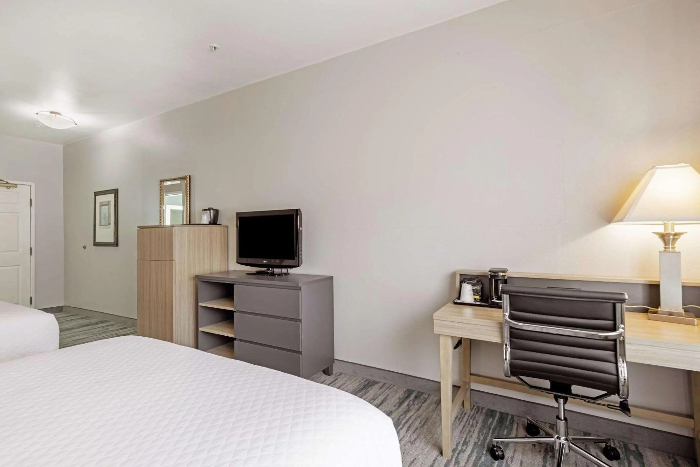 Bedroom, Bed in Country Inn & Suites by Radisson, Lewisville, TX