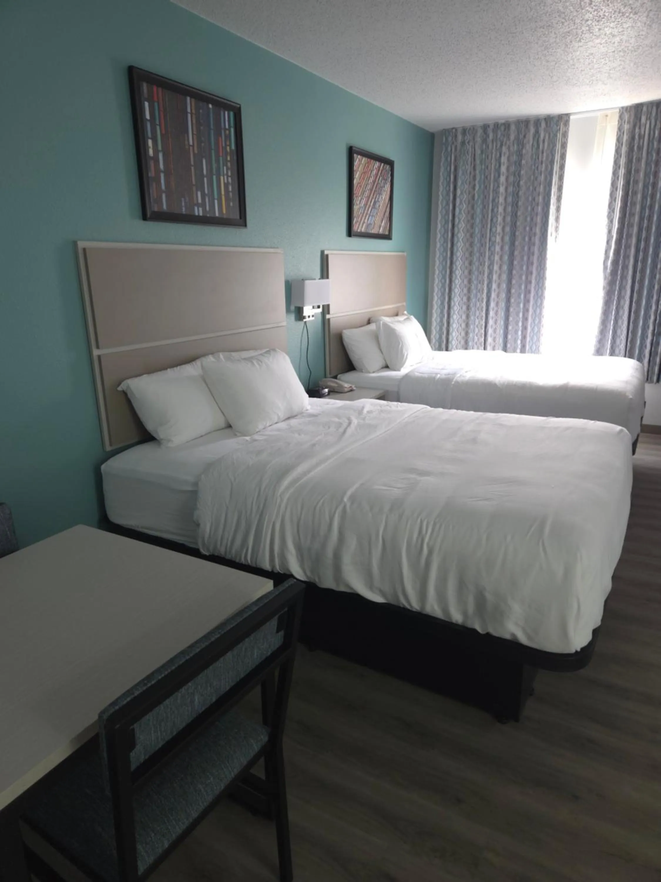 Bed in MainStay Suites LeClaire - Quad Cities