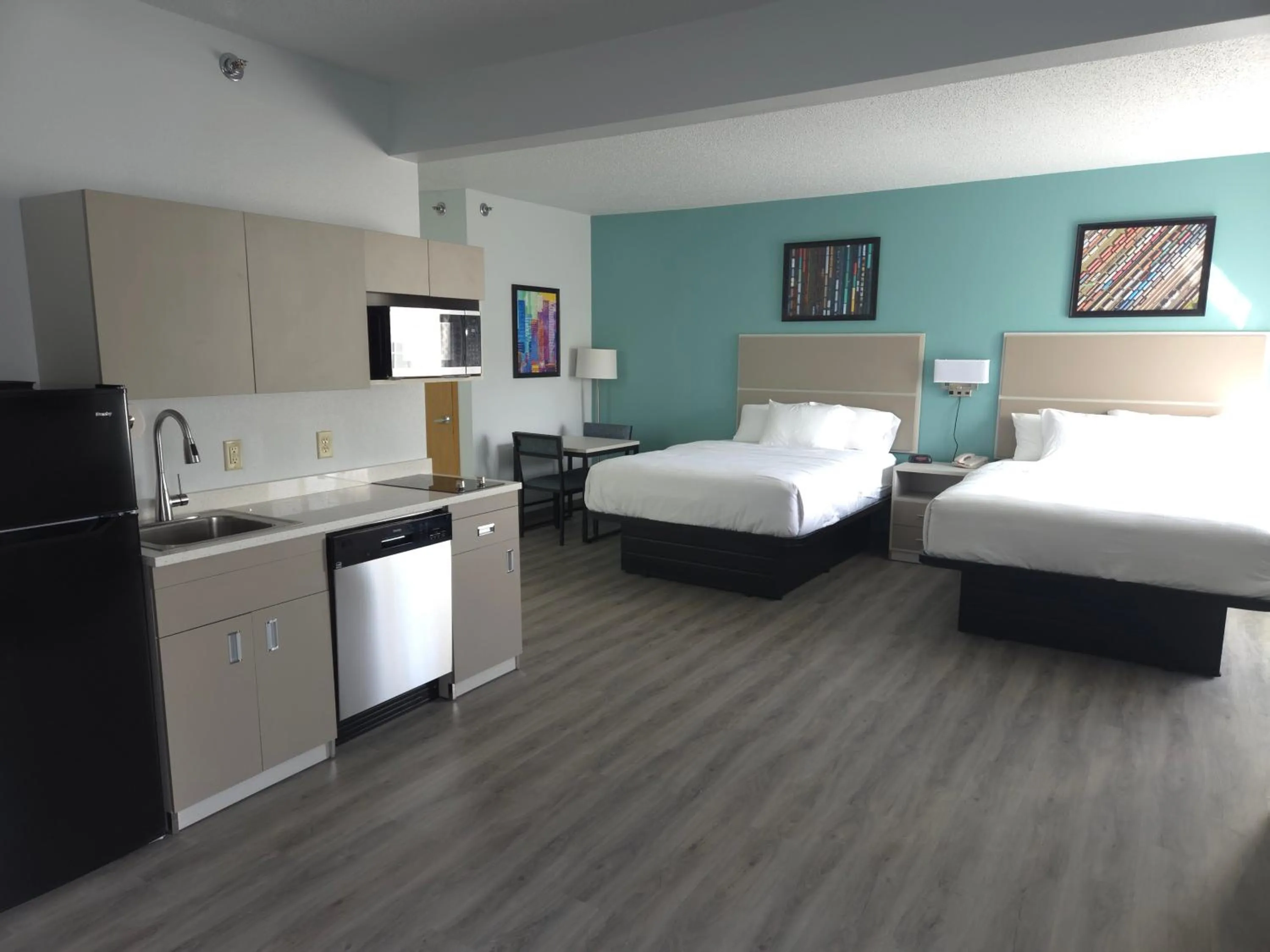 Bed in MainStay Suites LeClaire - Quad Cities