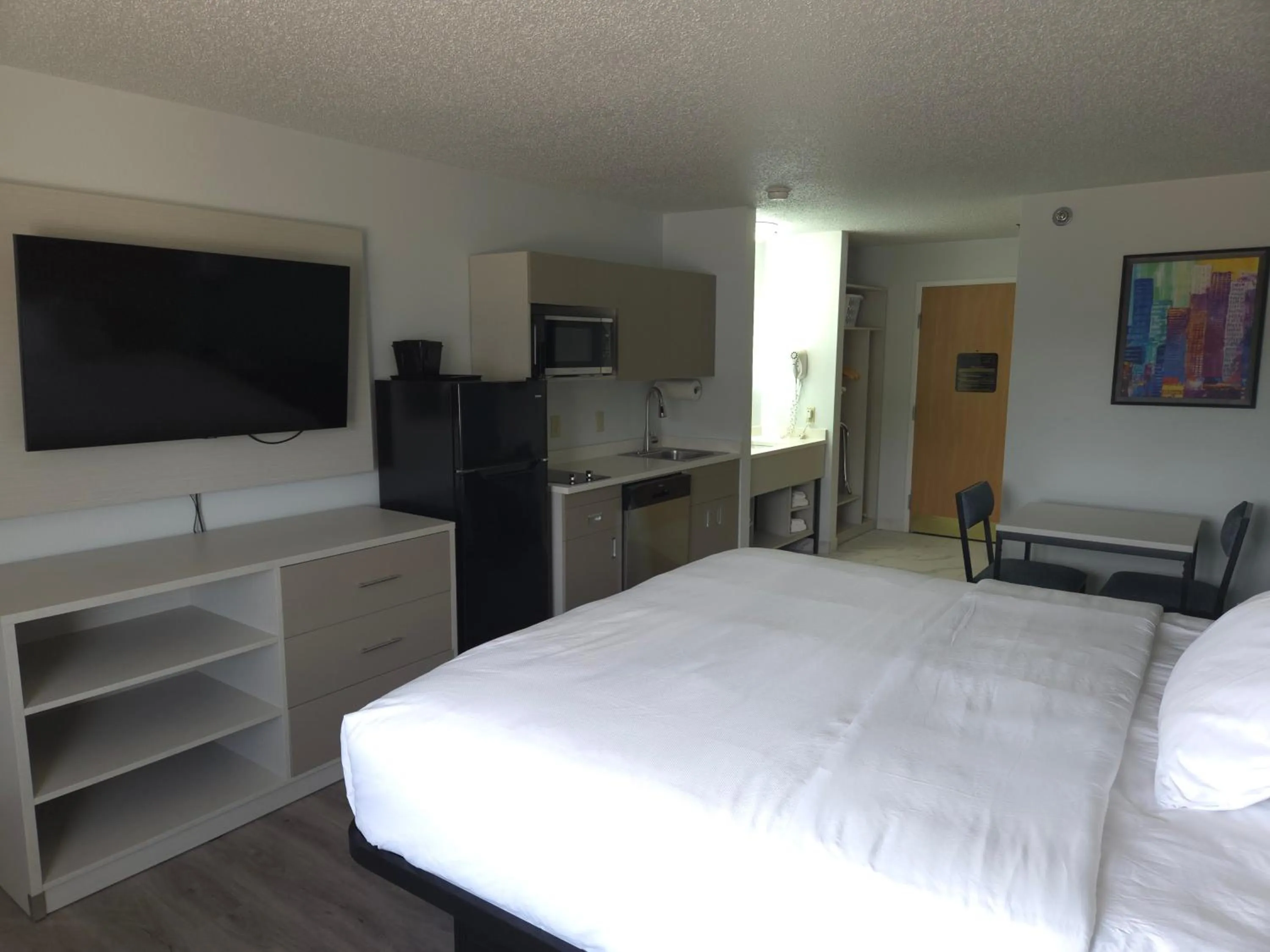 Bed in MainStay Suites LeClaire - Quad Cities