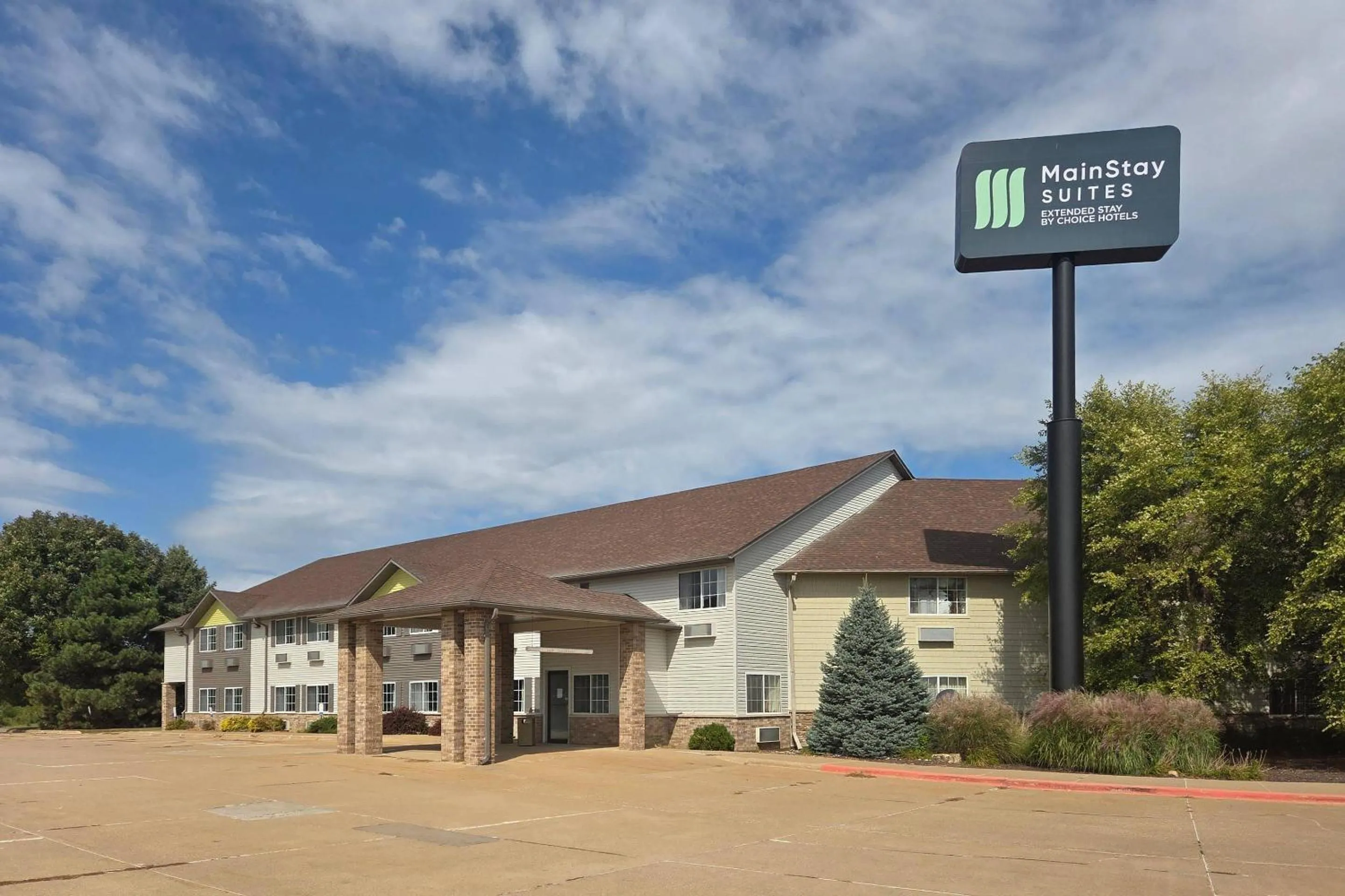 Property building in MainStay Suites LeClaire - Quad Cities