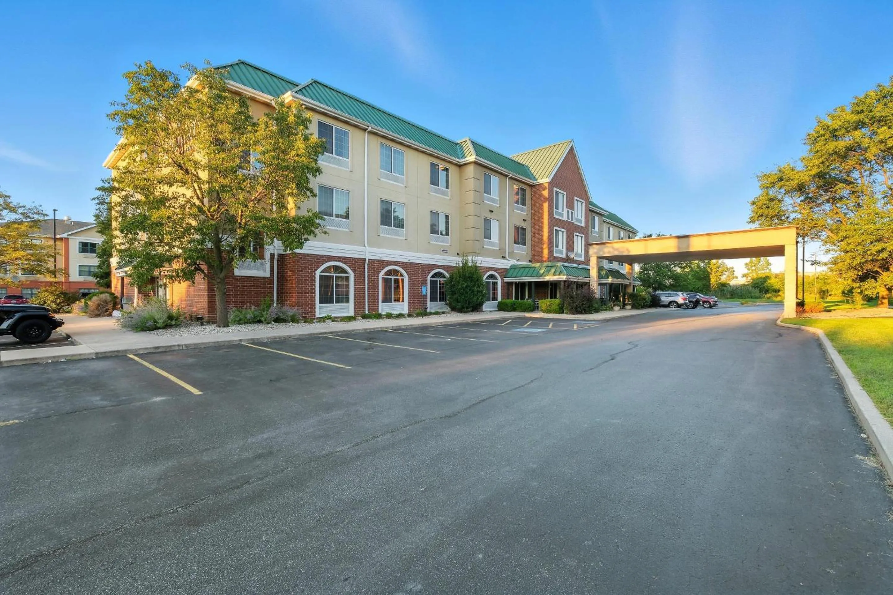 Property building in Country Inn & Suites by Radisson, Merrillville, IN