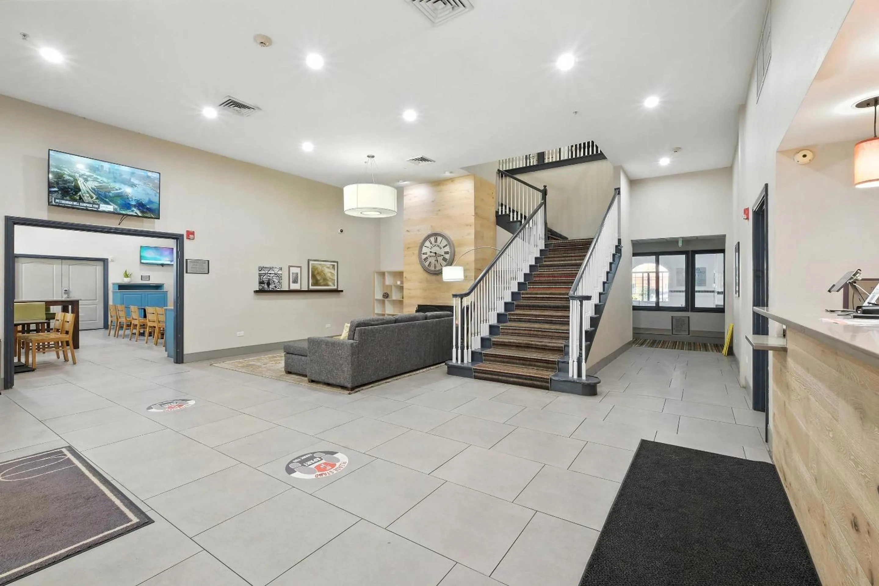 Lobby or reception in Country Inn & Suites by Radisson, Merrillville, IN