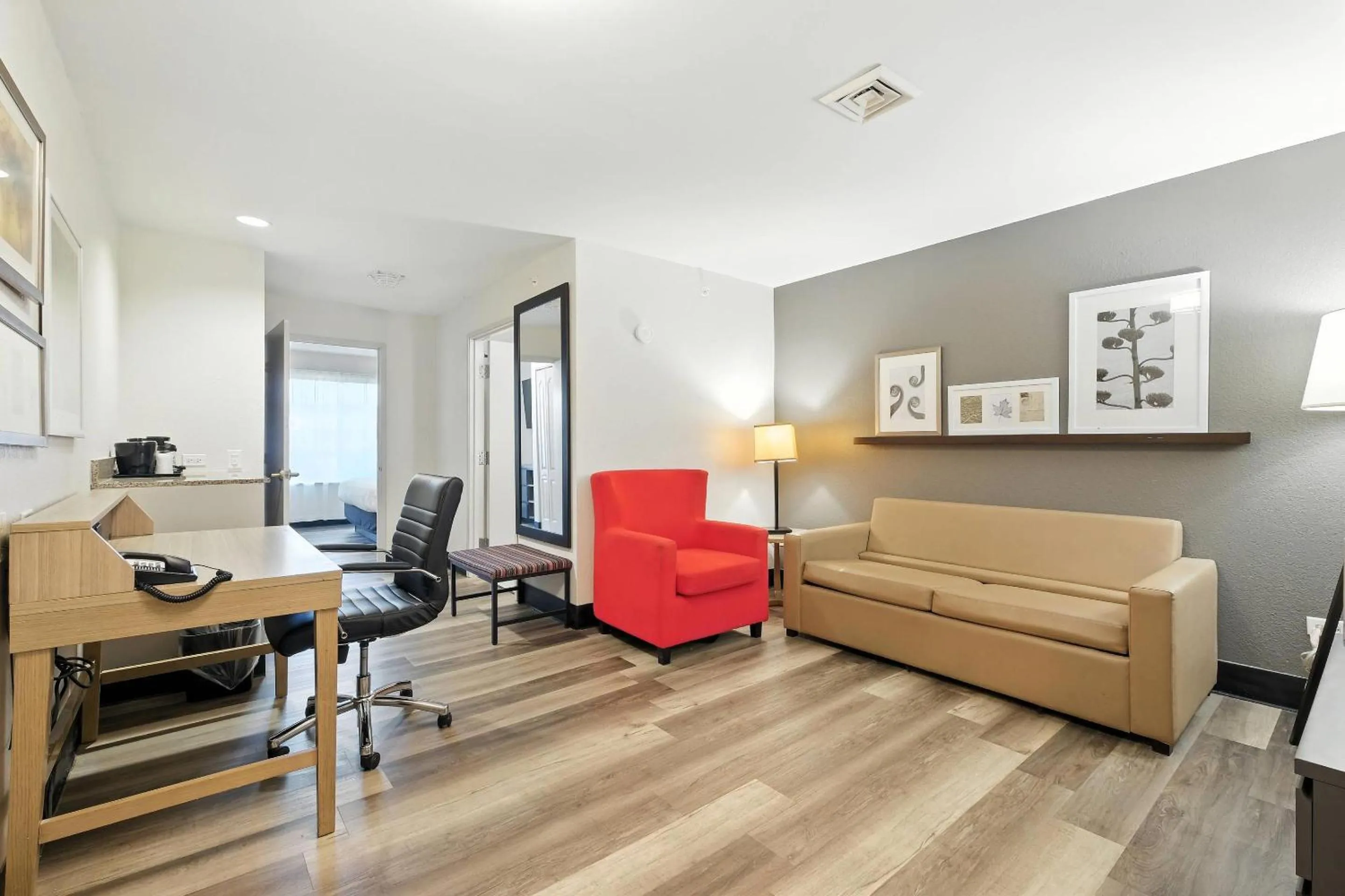 Bedroom in Country Inn & Suites by Radisson, Merrillville, IN